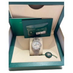 Rolex Day-Date Oro Bianco Lunetta di diamanti Quadrante di diamanti Madreperla 128349RBR