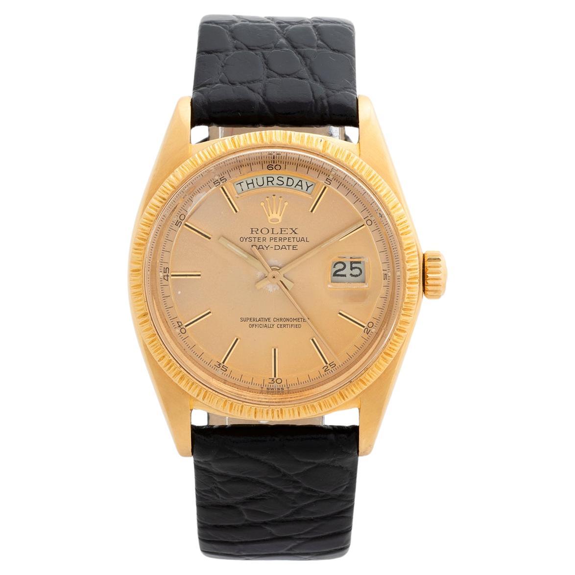 Montre-bracelet Rolex Day Date Réf 1897, boîtier en or jaune 18 carats, lunette effet écorce 1970