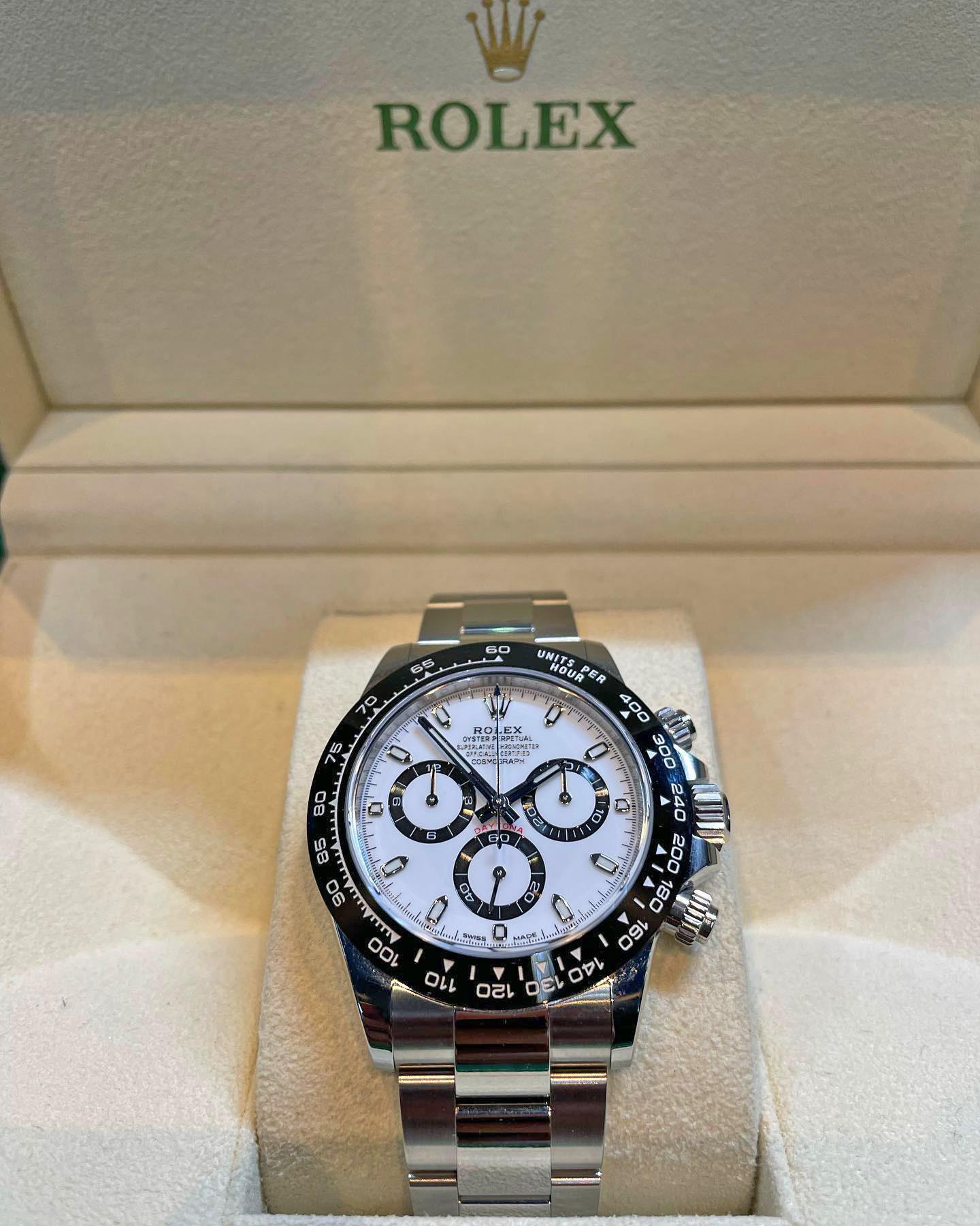 Unworn Professional watch Rolex, Cosmograph Daytona 40 mm Oystersteel, Ref# 116500LN-0001- luxury, elegance and practicality.

Make: Rolex
Model: Cosmograph Daytona
Reference: 116500LN-0001
Diameter: 40 mm
Case material: Oystersteel
Dial color: