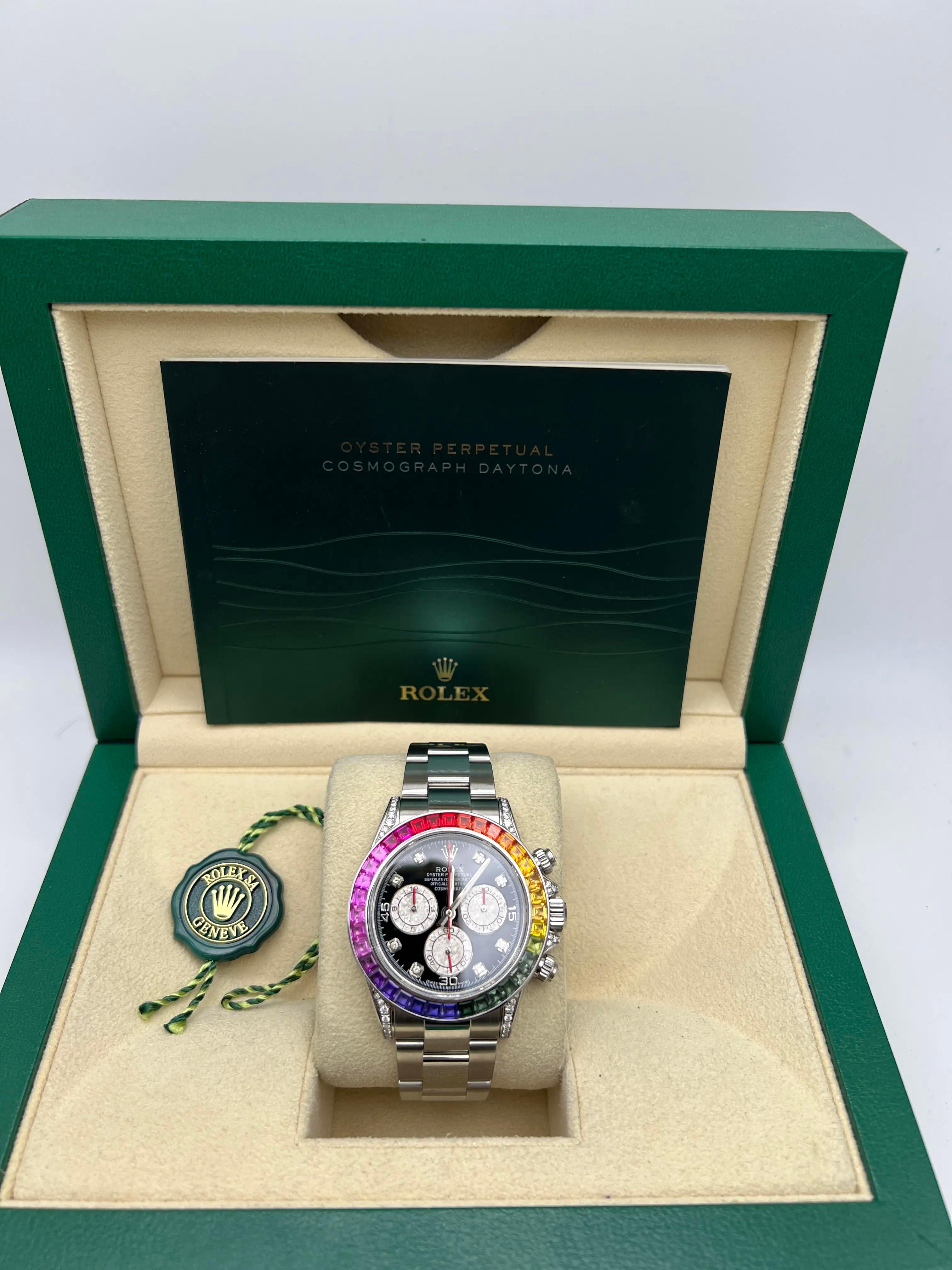 Rolex Cosmograph Daytona 116520, individuell gestaltet, um die Blicke auf sich zu ziehen, mit einer lebhaften Regenbogenlünette, die mit abgestuften, mehrfarbigen 