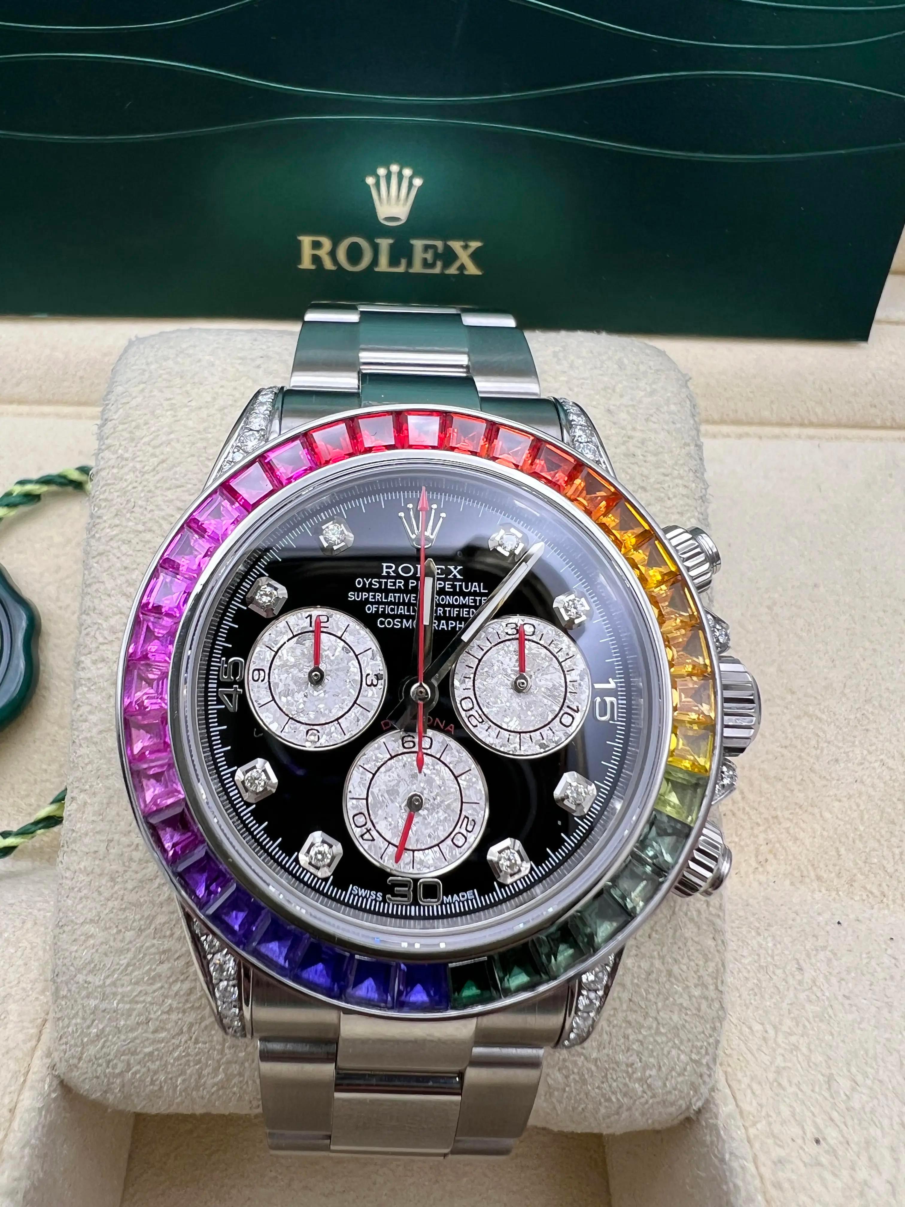 Rolex Daytona 116520 40mm benutzerdefinierte Regenbogen Saphir Lünette Diamond Lugs Box Set (Baguette-Treppenschliff) im Angebot