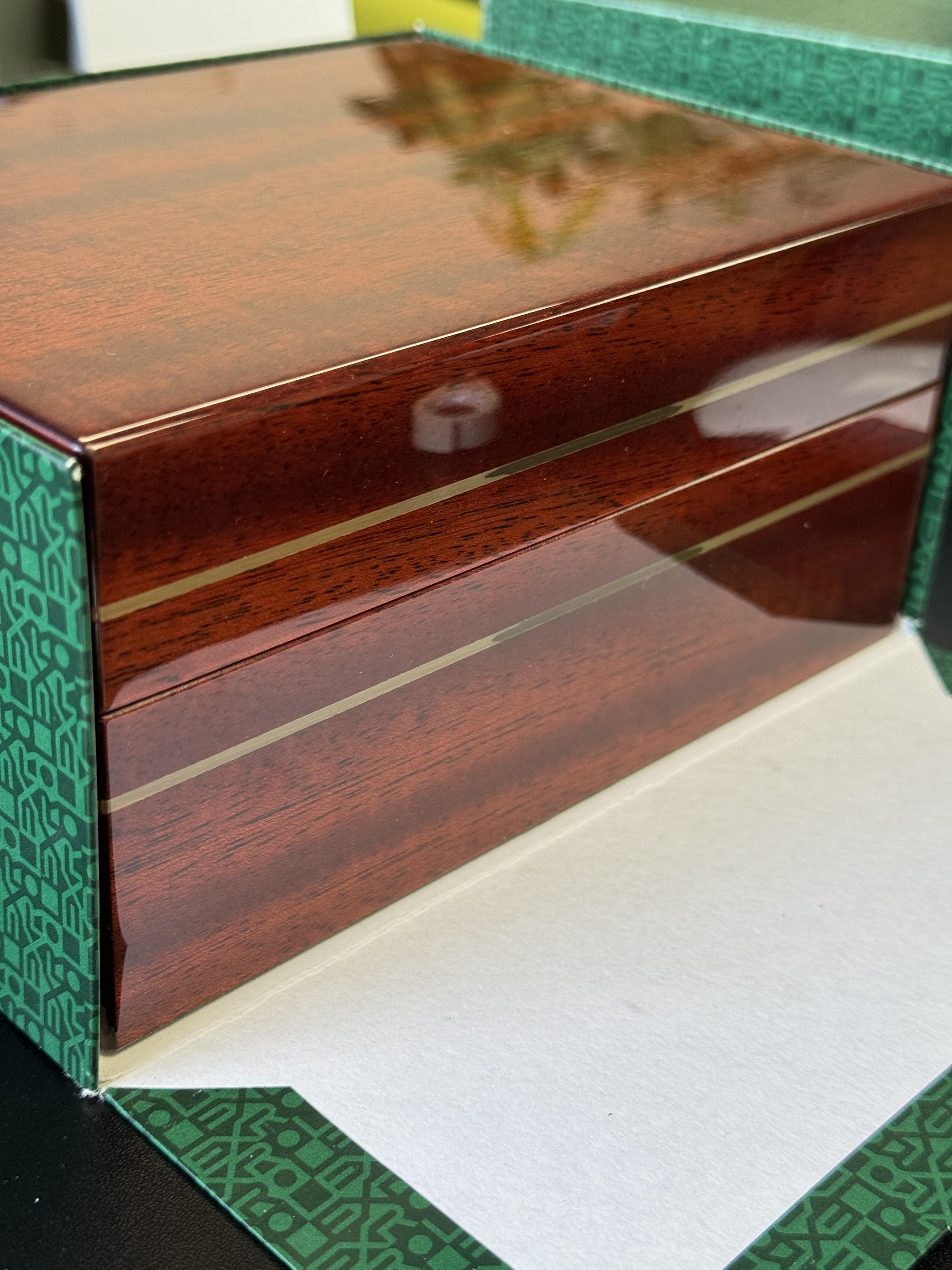 Rolex Daytona 16518 18K Yellow Gold White Dial Watch Box & Papers in vendita 4