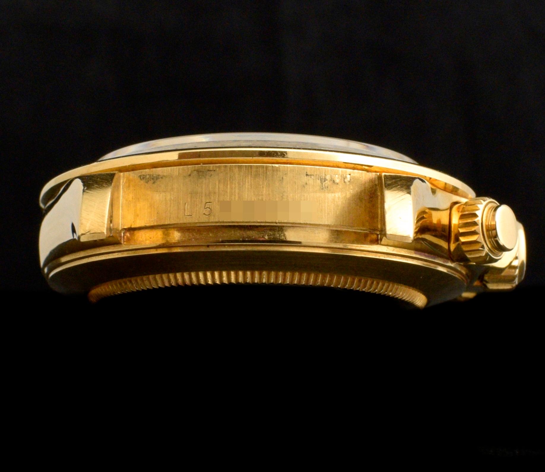 Women's or Men's Rolex Daytona 18K Yellow Gold Black Dial 