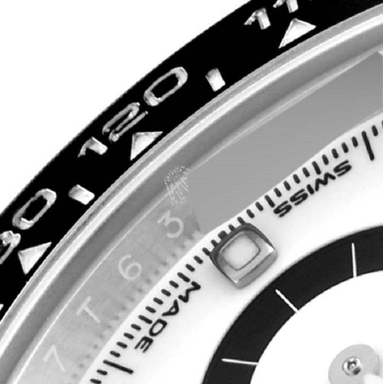 Rolex Daytona Keramik Lünette Weiß Panda Zifferblatt Stahl Herrenuhr 116500 Box Card. Offiziell zertifiziertes Chronometer-Automatik-Chronographenwerk mit Selbstaufzug. Gehäuse aus Edelstahl mit einem Durchmesser von 40.0 mm. Verschraubte Krone und