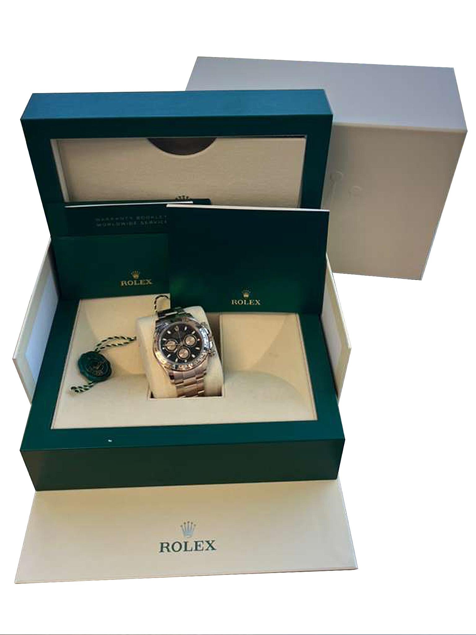 Montre Rolex Daytona cadran noir or rose 116505. Chronomètre officiellement certifié, mouvement à remontage automatique. Boîtier en or everose 18 carats de 40,0 mm de diamètre. Boutons poussoirs spéciaux à visser. Fond vissé. Poussoirs et couronne