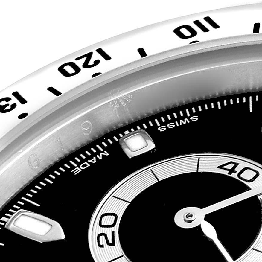 Rolex Daytona Chronograph Schwarzes Zifferblatt Stahl Herrenuhr 116520 Box Card. Offiziell zertifiziertes Chronometerwerk mit automatischem Aufzug. Gehäuse aus Edelstahl mit einem Durchmesser von 40 mm. Spezielle Drucktasten mit Schraubverschluss.