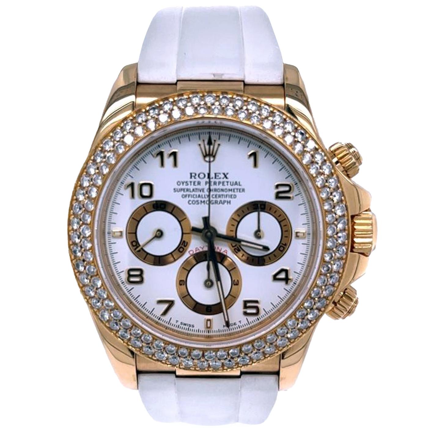 Rolex Cosmograph Daytona Chronograph 116518 dated 1996 in 18k yellow gold features an original white dial with gold Arabic hour markers. Engraved inner bezel with serial number. Comes on a White strap with Rolex 18k yellow gold deployant buckle.