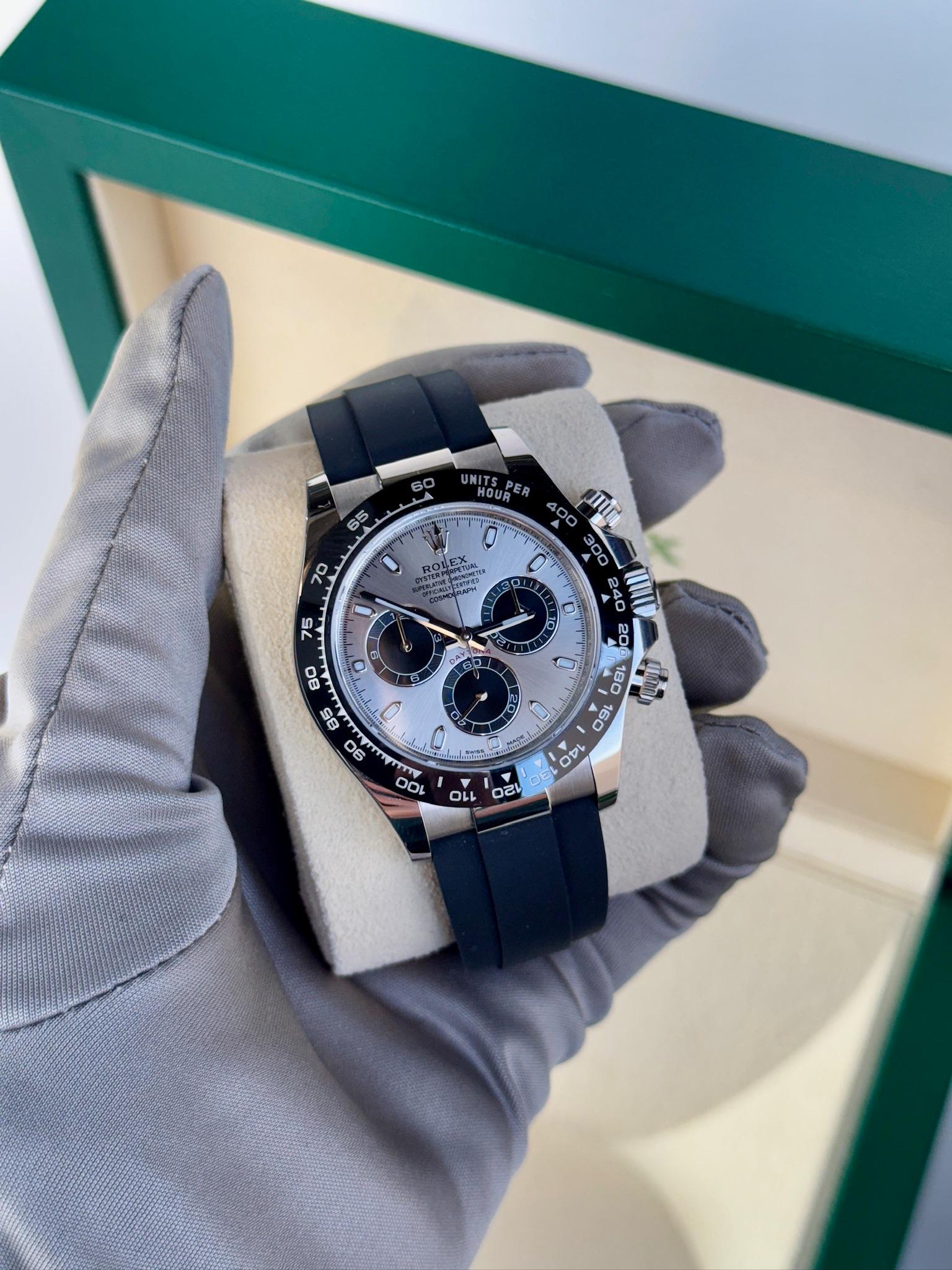 Rolex Daytona Cosmograph Silver Dial Oysterflex Date: 2023 Style: 166519LN In Excellent Condition For Sale In Beverly Hills, CA