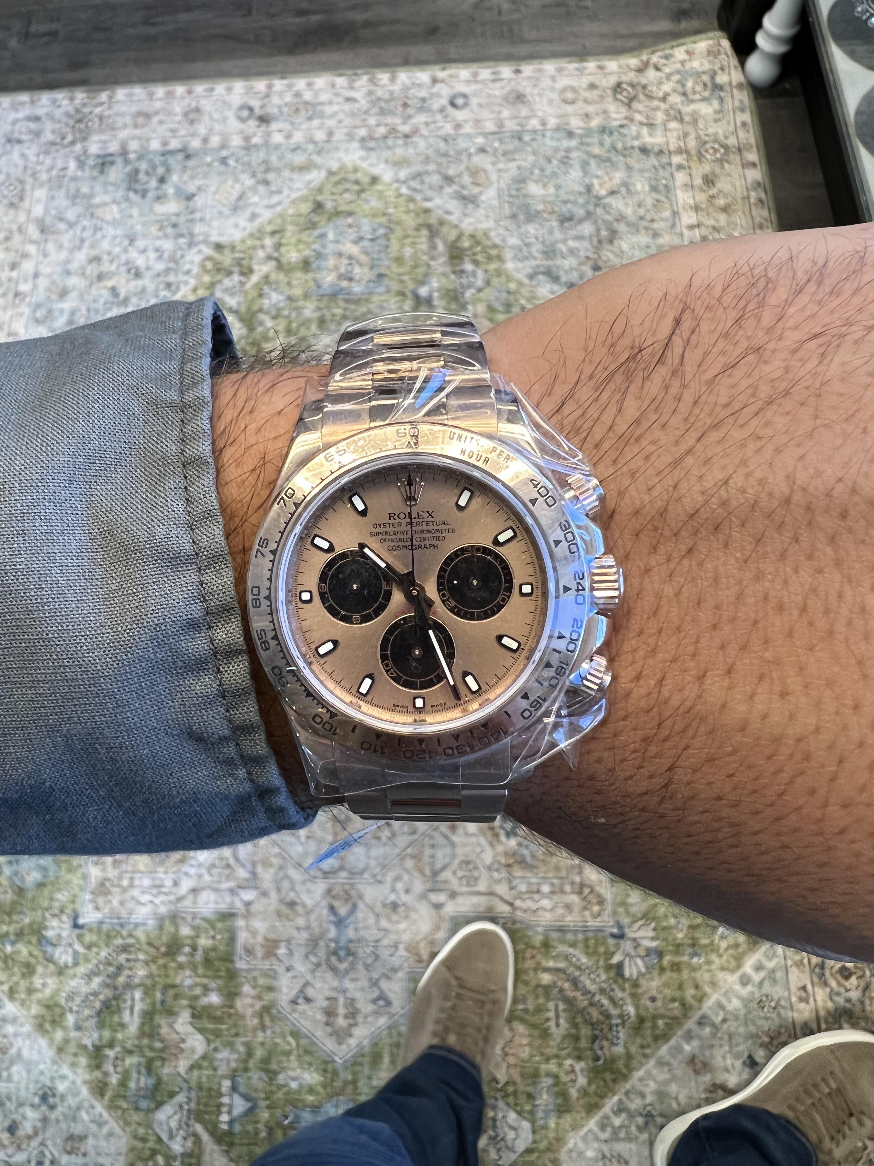 BRAND: Rolex
MODEL: Daytona
REFERENCE: 116505
SIZE: 40mm
CASE: 18k Rose Gold
DIAL: Pink
BEZEL: 18k Rose Gold
BAND: 18k Rose Gold
MOVEMENT: Automatic

Mint condition
2020 Service card
Box & Card

Accommodated with an up-to-date digital appraisal once