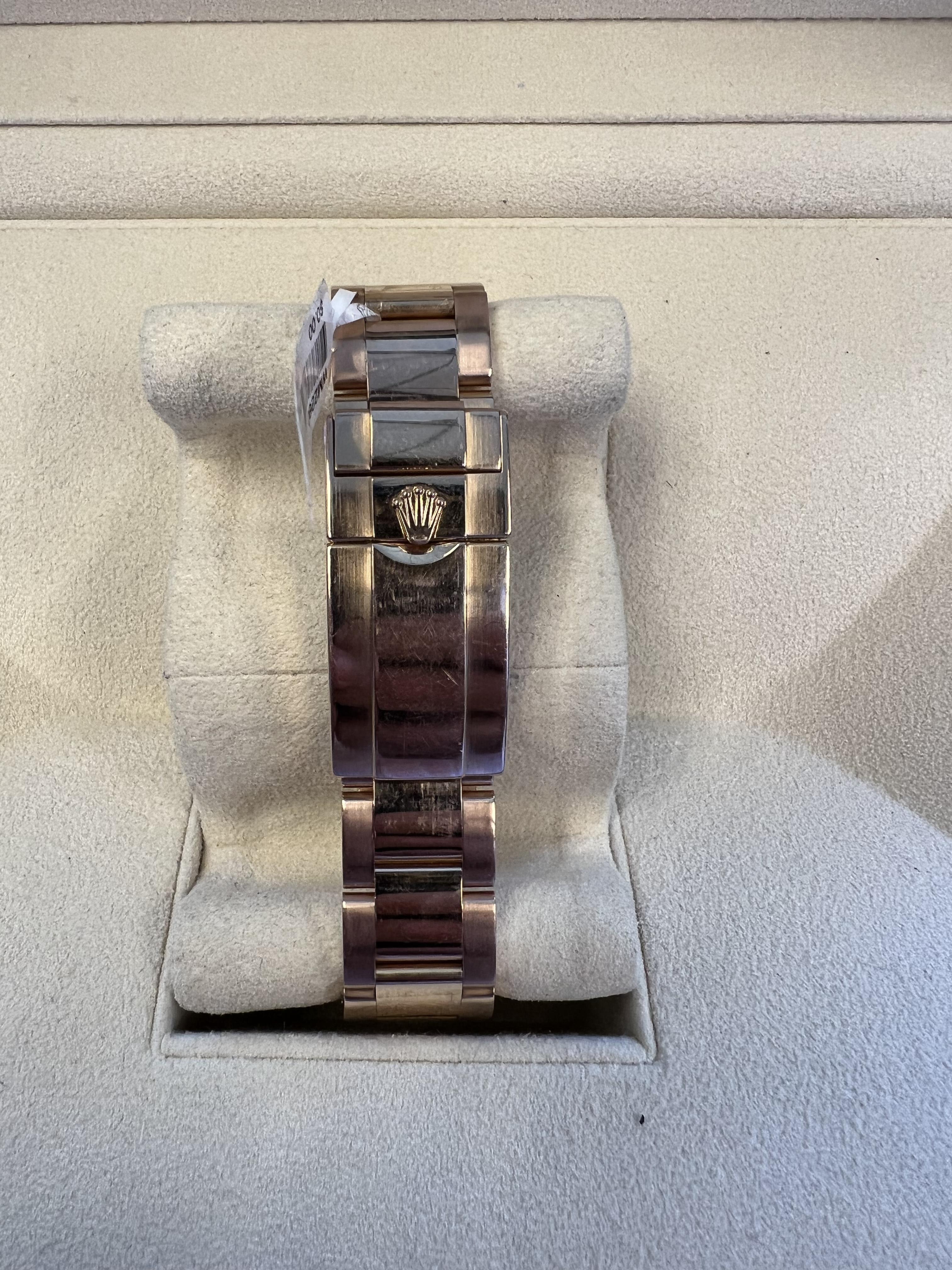 Rolex Daytona MINT Rosa Esfera Negra Caja Papeles y Tarjeta de Servicio en Excelente estado para la venta en BEVERLY HILLS, CA