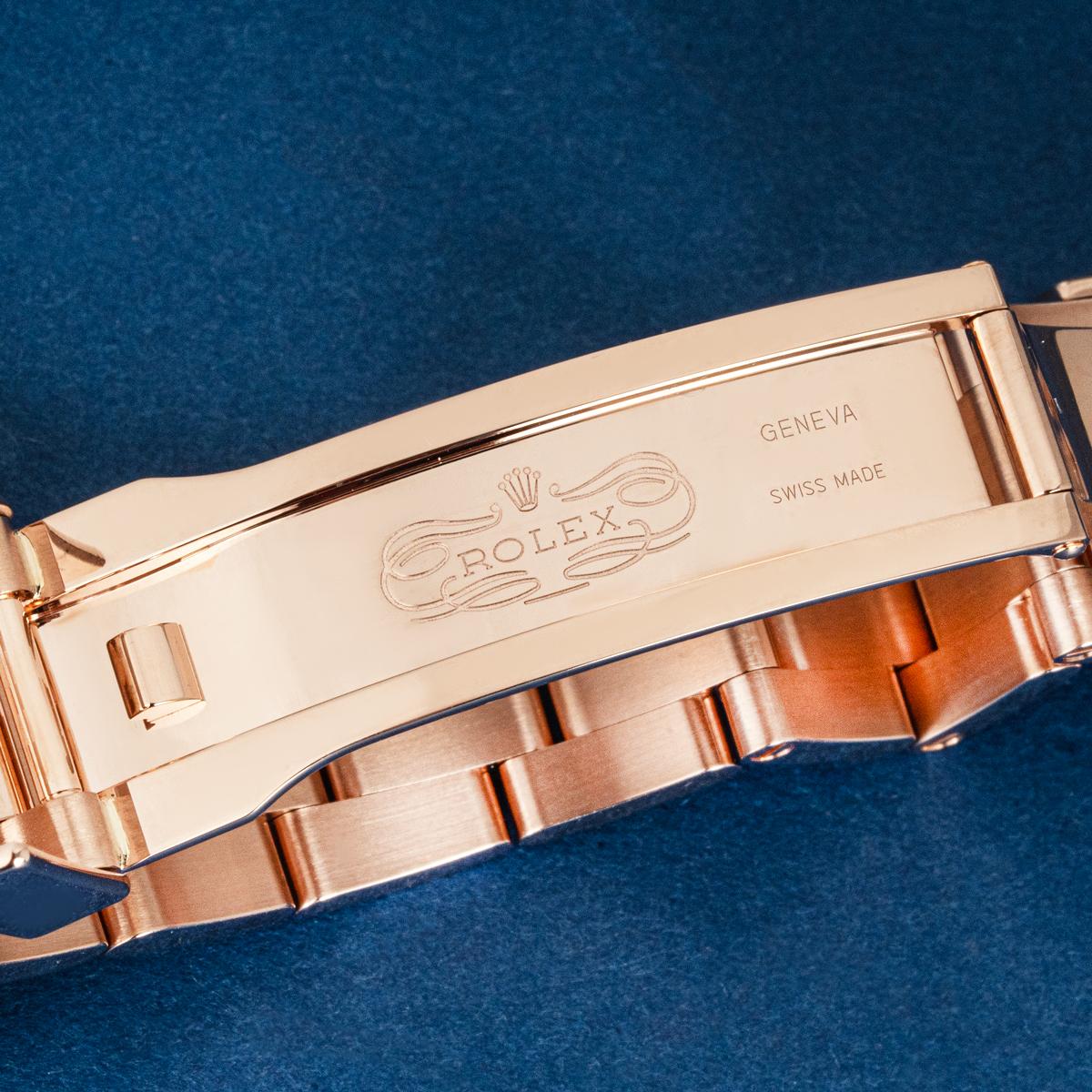 Rolex Daytona Rose Gold Bright Black Dial Unworn 126505 en vente 2