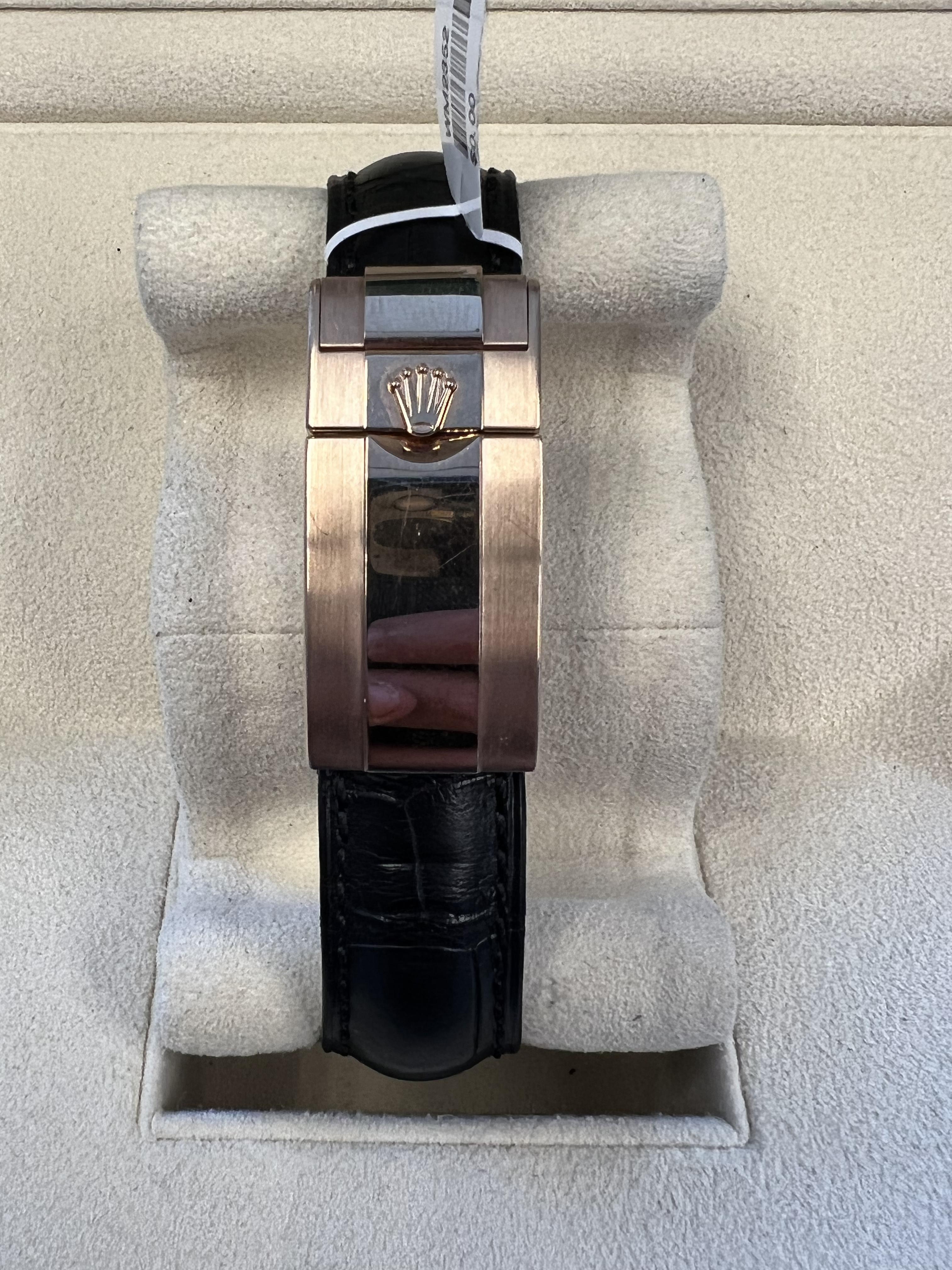 Men's Rolex Daytona Rose Gold White Dial Black Strap For Sale