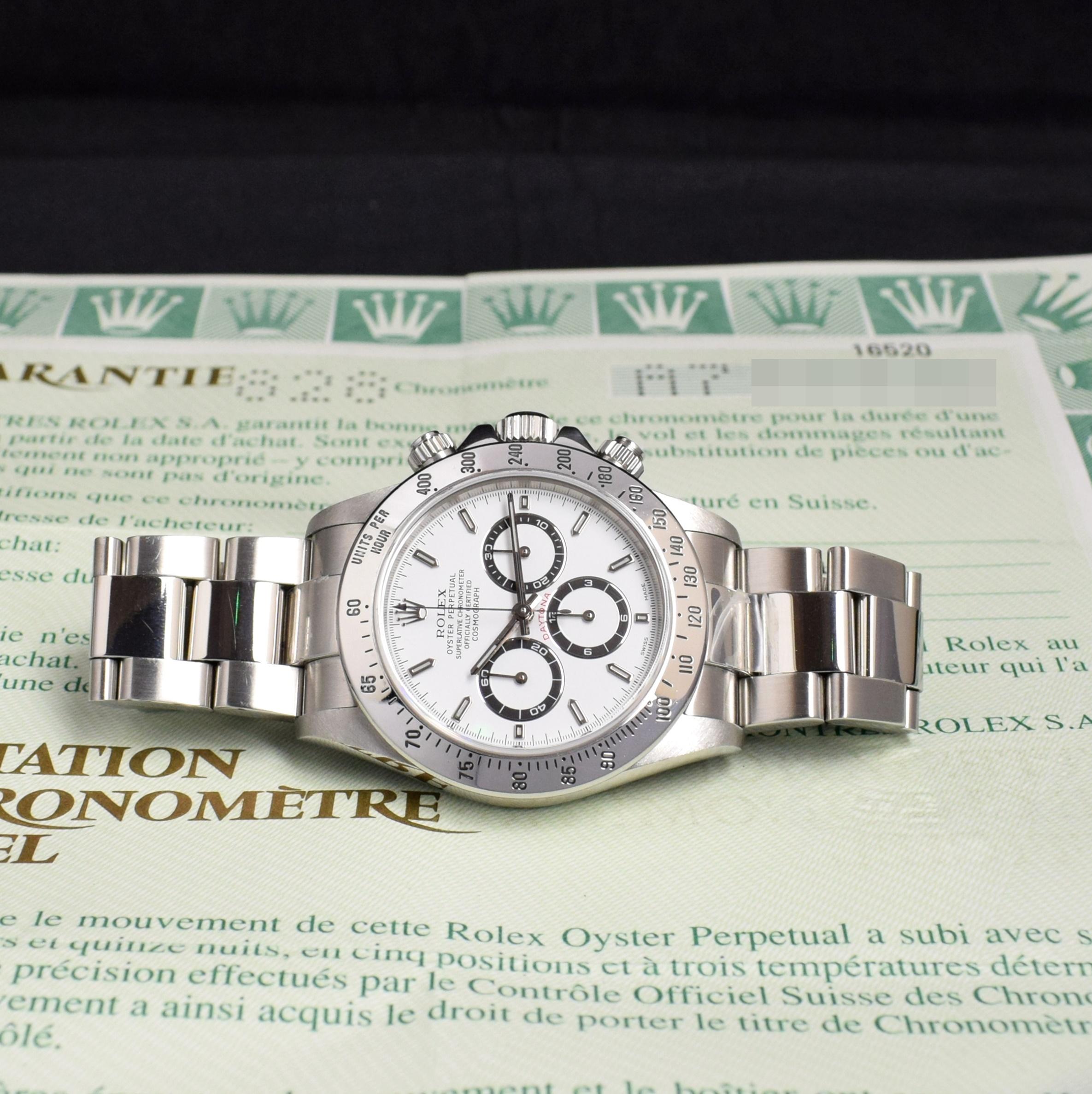 Marke: Rolex
Modell: 16520
Jahr: 1998
Seriennummer: A7xxxxx
Referenz: C03710

Fall: Zeigen Anzeichen von Verschleiß mit leichter Politur von früheren; inneren Fall zurück gestempelt 16500

Zifferblatt: Exzellenter Zustand Weißes Zifferblatt mit