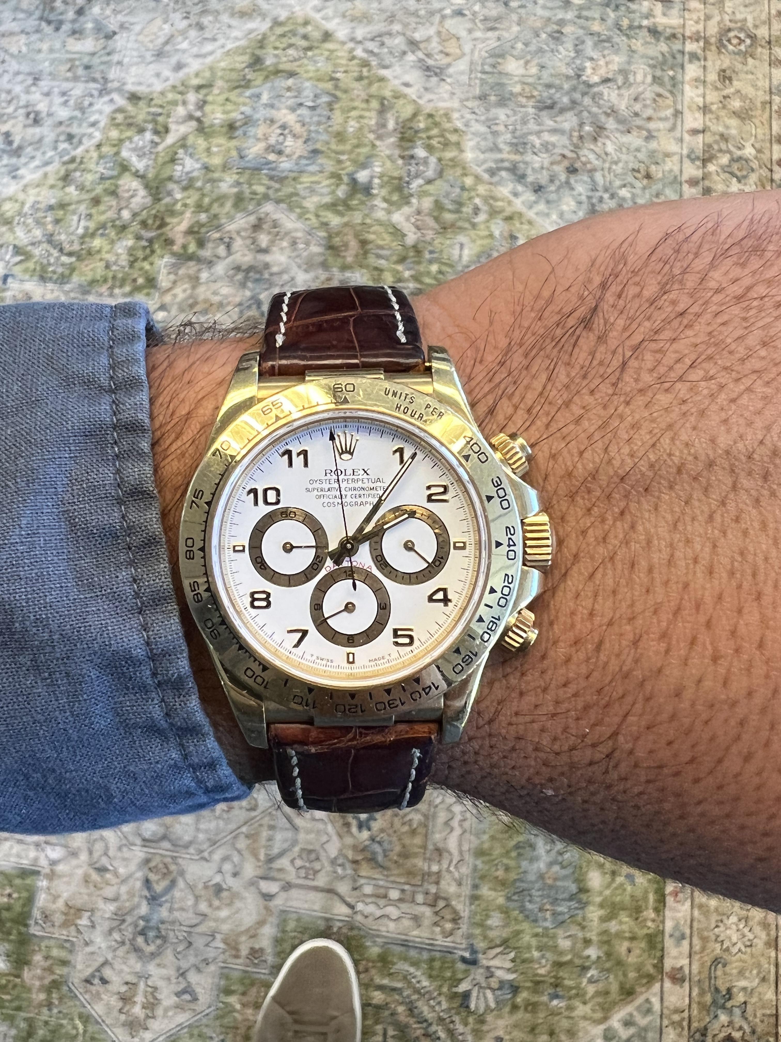 BRAND: Rolex
MODEL: Daytona
REFERENCE: 16518
SIZE: 40mm
CASE: 18k Yellow Gold
DIAL: Black
BEZEL: 18k Yellow Gold
BAND: Brown alligator
MOVEMENT: Automatic

Good condition
No box or papers

Accommodated with an up-to-date digital appraisal once