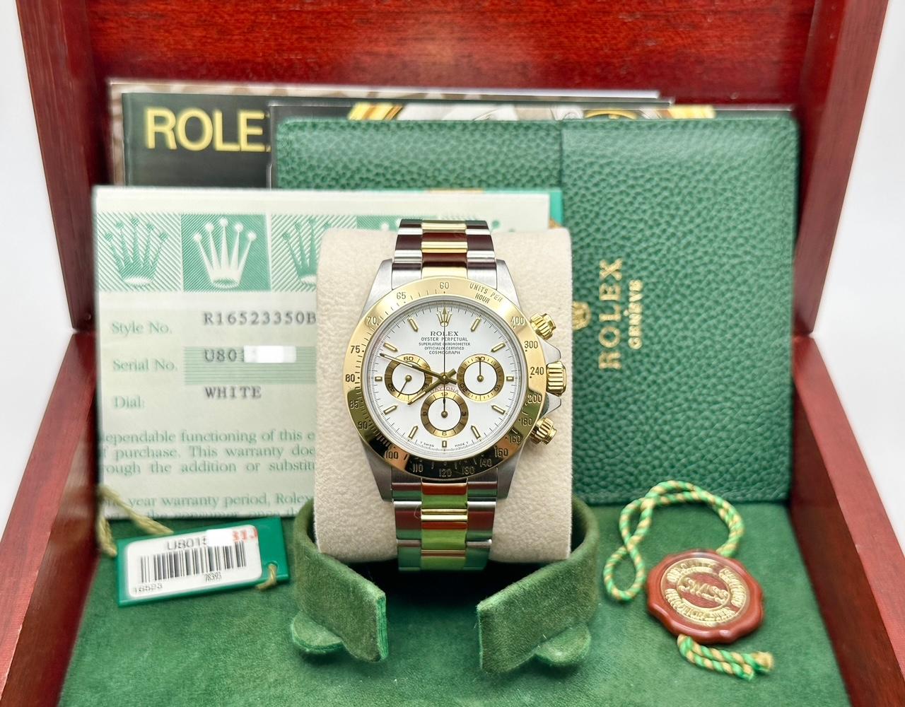 Número de modelo: 16523



De serie: U801***



Año: 1997

 

Model No: Rolex Daytona Cosmograph Movimiento Zenith

 

Material de la caja: Acero inoxidable

 

Pulsera: Oro amarillo de 18 quilates y acero inoxidable

  

Bisel: Oro amarillo de 18