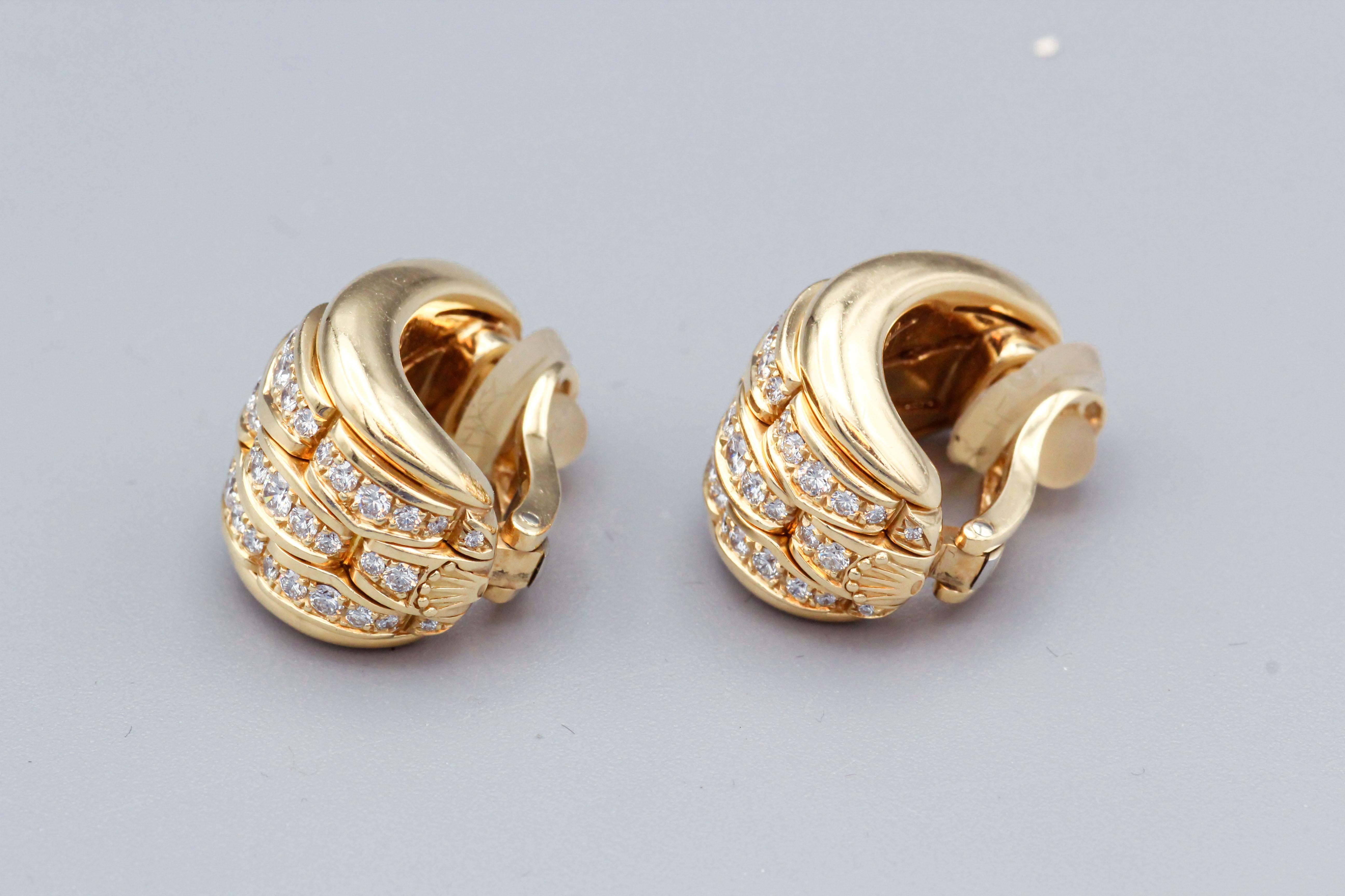 Rolex Vintage Diamant 18k Gelbgold Huggie Creolen Ohrringe mit Diamanten (Brillantschliff) im Angebot