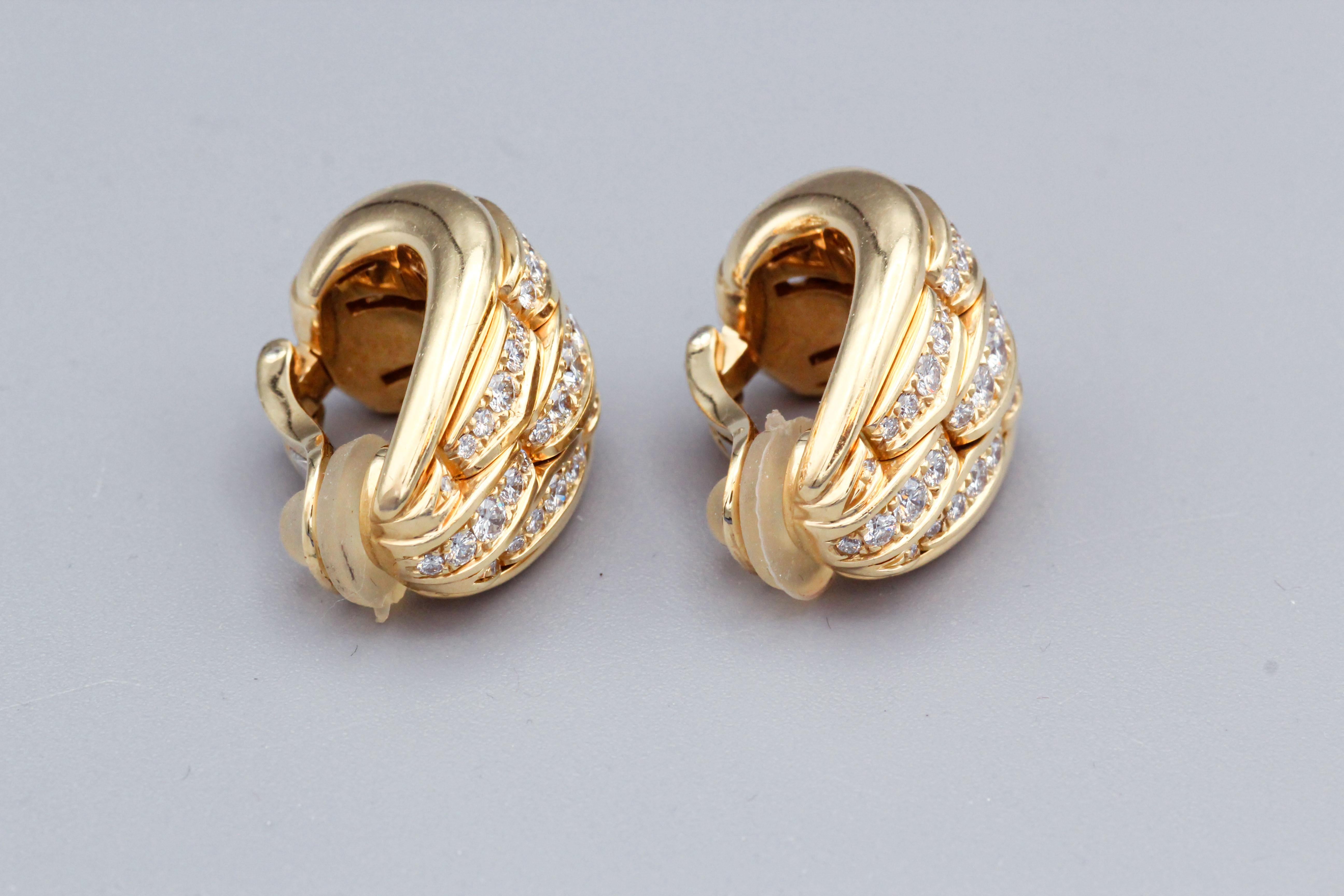 Rolex Vintage Diamant 18k Gelbgold Huggie Creolen Ohrringe mit Diamanten im Zustand „Gut“ im Angebot in New York, NY