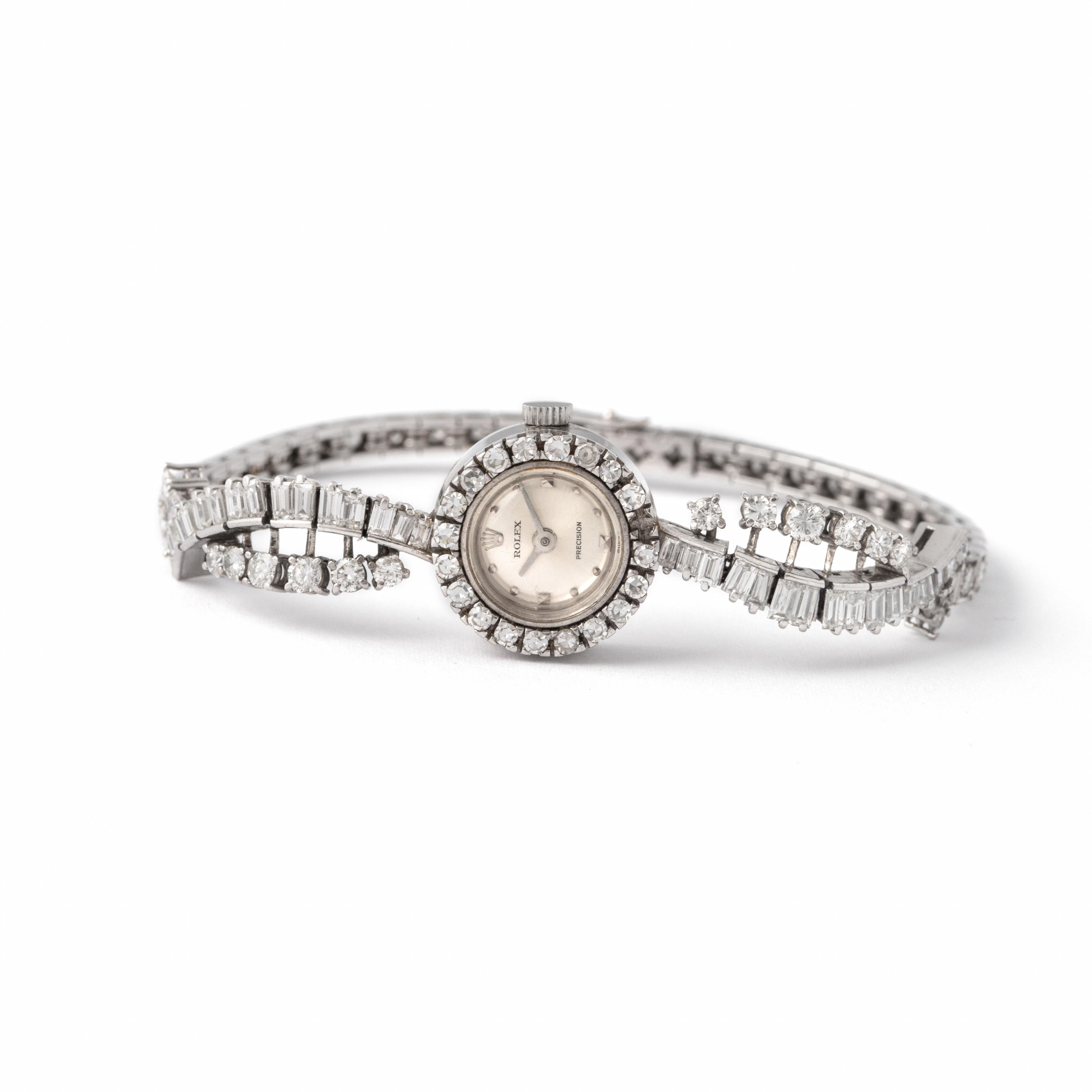 Rolex Montre-bracelet en or blanc 18 carats, diamants ronds et baguettes.
Vers 1950. Rolex. Numéroté. 
Précisions Rolex. 
Poids total brut : 22.12 gramme.

Nous ne garantissons pas le fonctionnement de cette montre.