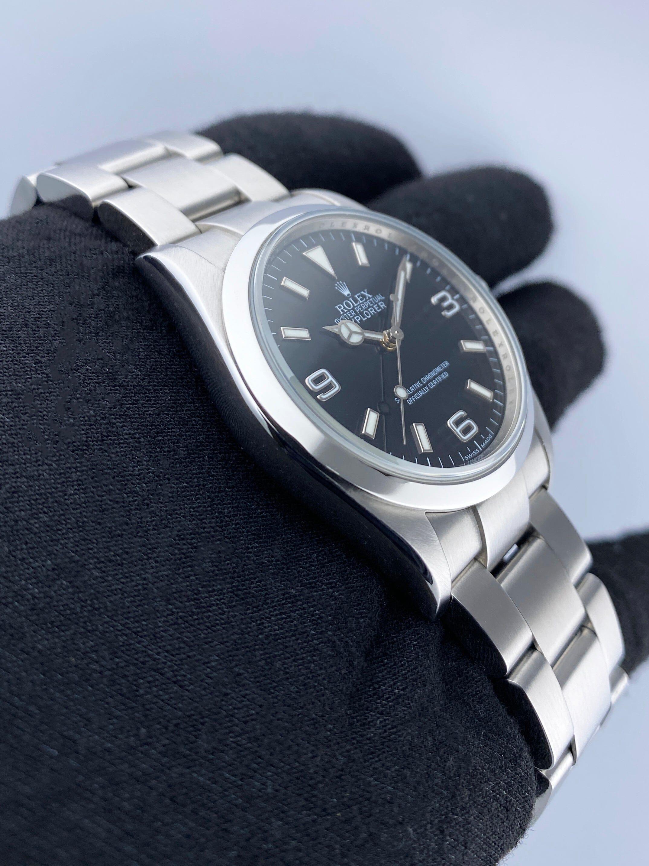 Rolex Explorer 114270 Herrenuhr mit Gravur im Zustand „Hervorragend“ im Angebot in Great Neck, NY