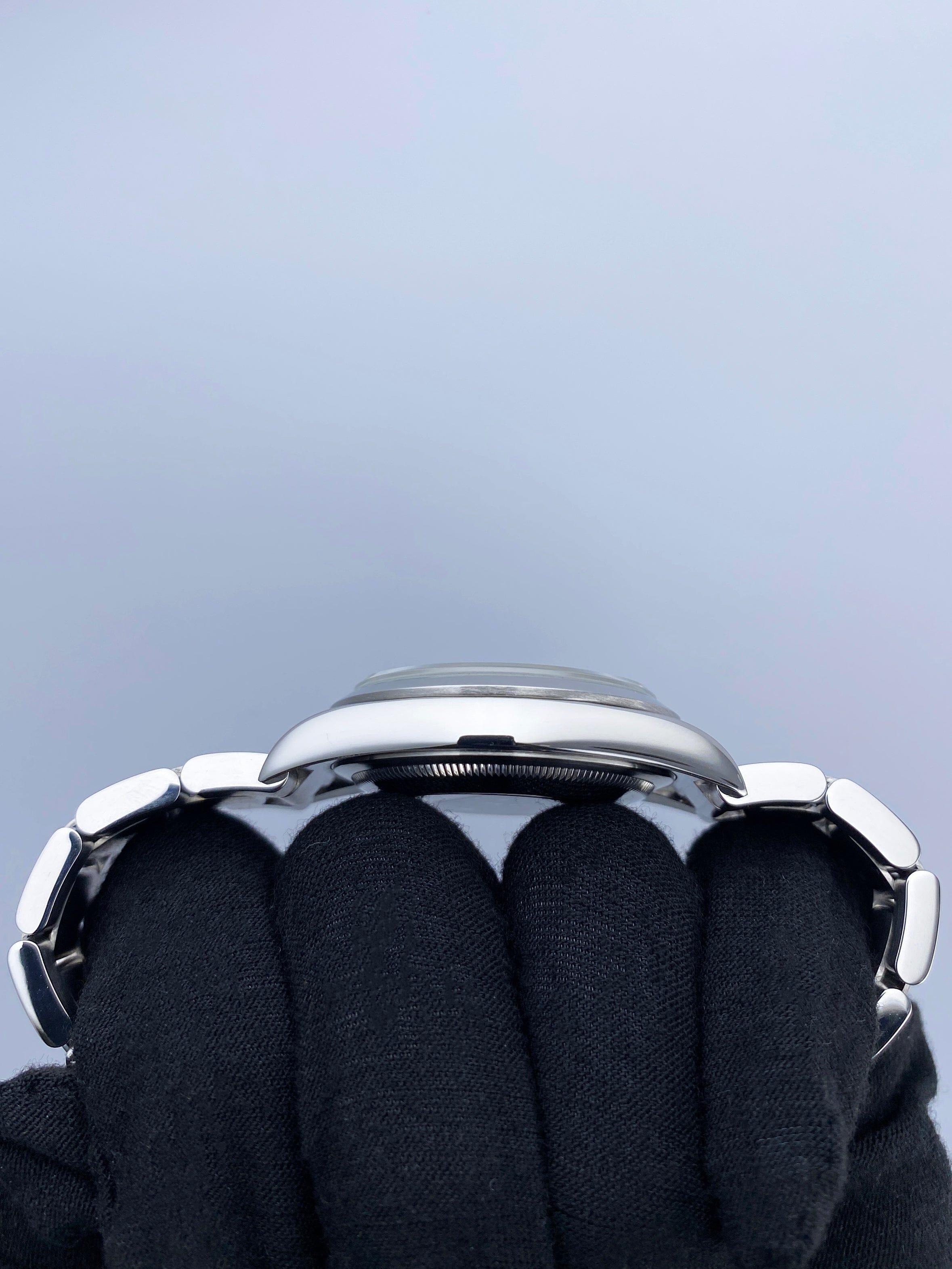 Rolex Explorer 114270 Herrenuhr mit Gravur im Angebot 2