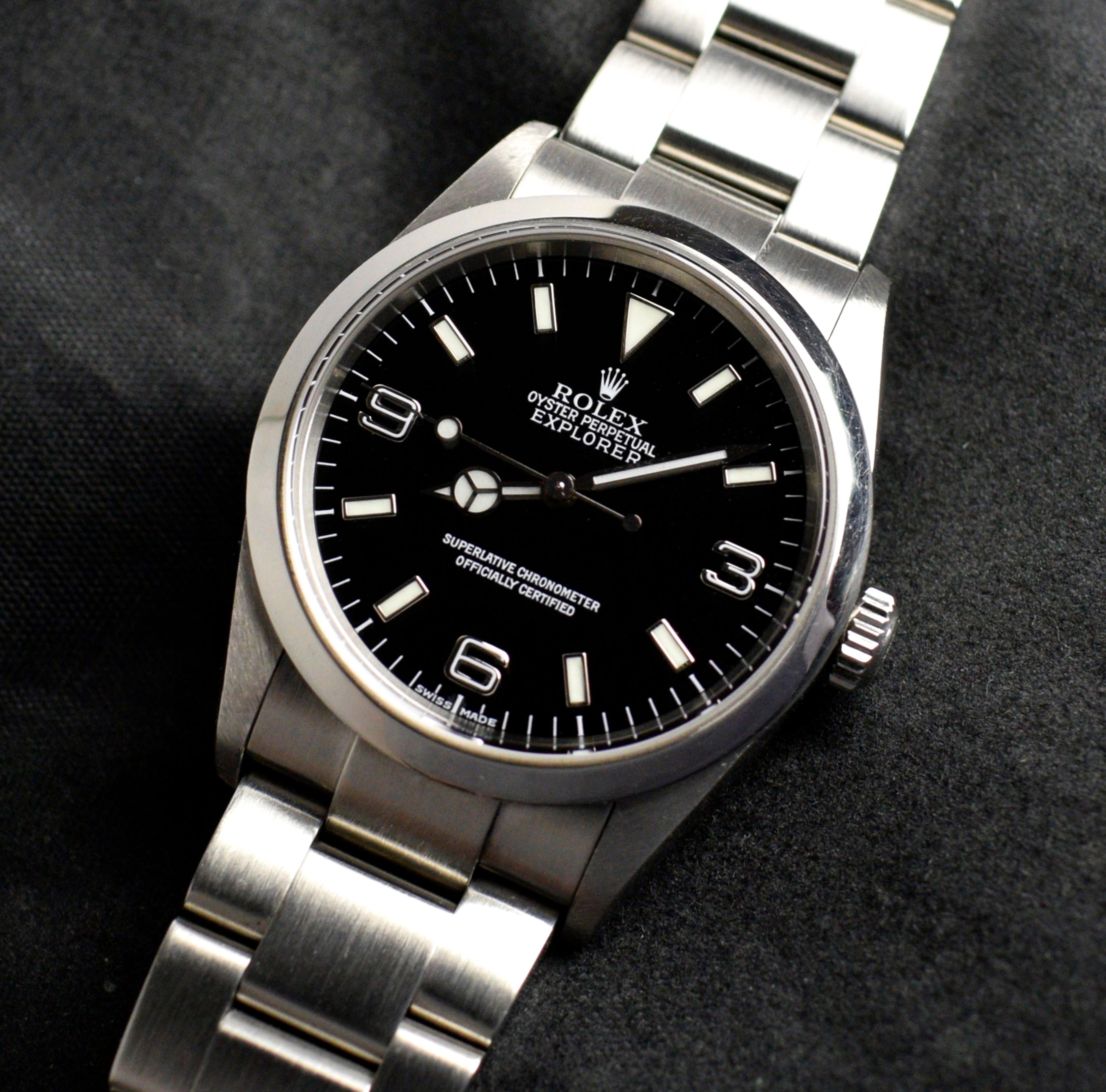 Rolex Explorer I 36mm 114270 Steel Watch with Paper 2001 In Good Condition For Sale In Central & Western District, HK