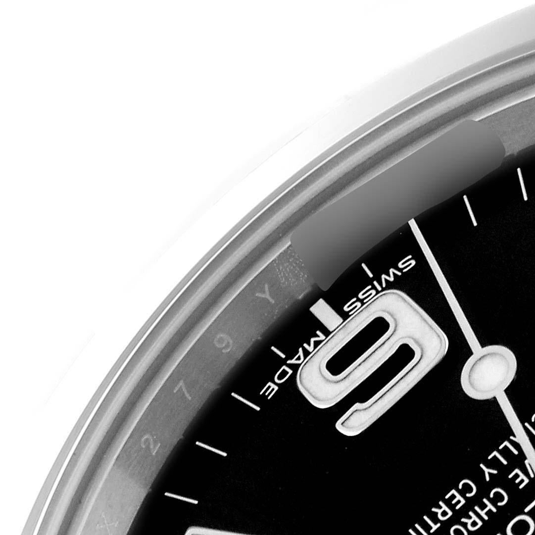 Rolex Explorer I 39mm Black Dial Steel Mens Watch 214270 Box Card. Mouvement automatique à remontage automatique, officiellement certifié chronomètre. Boîtier en acier inoxydable de 39 mm de diamètre. Logo Rolex sur la couronne. Lunette lisse en