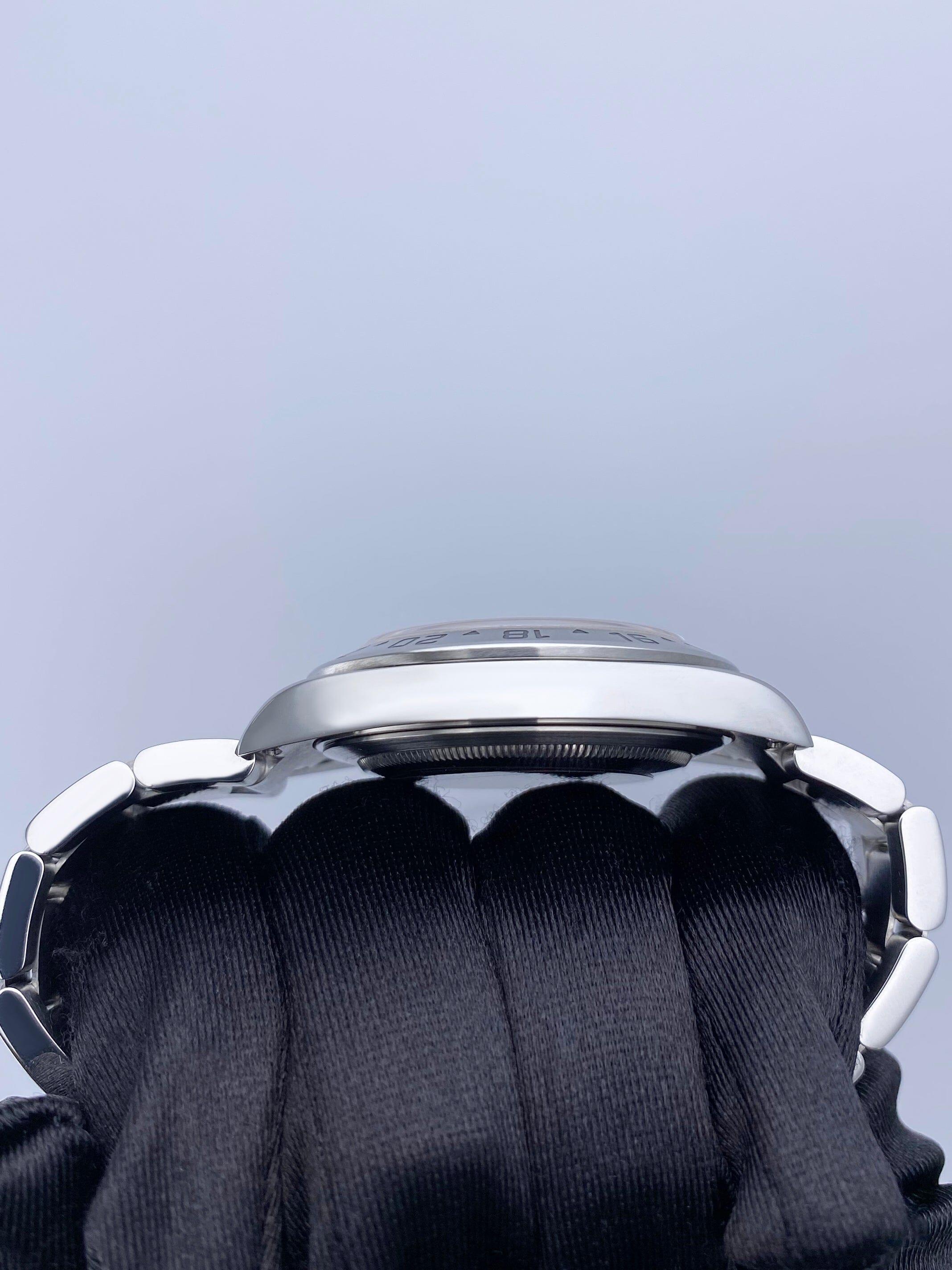 Rolex Explorer II 16570 Quadrante Nero Orologio Uomo Scatola Documenti in vendita 2