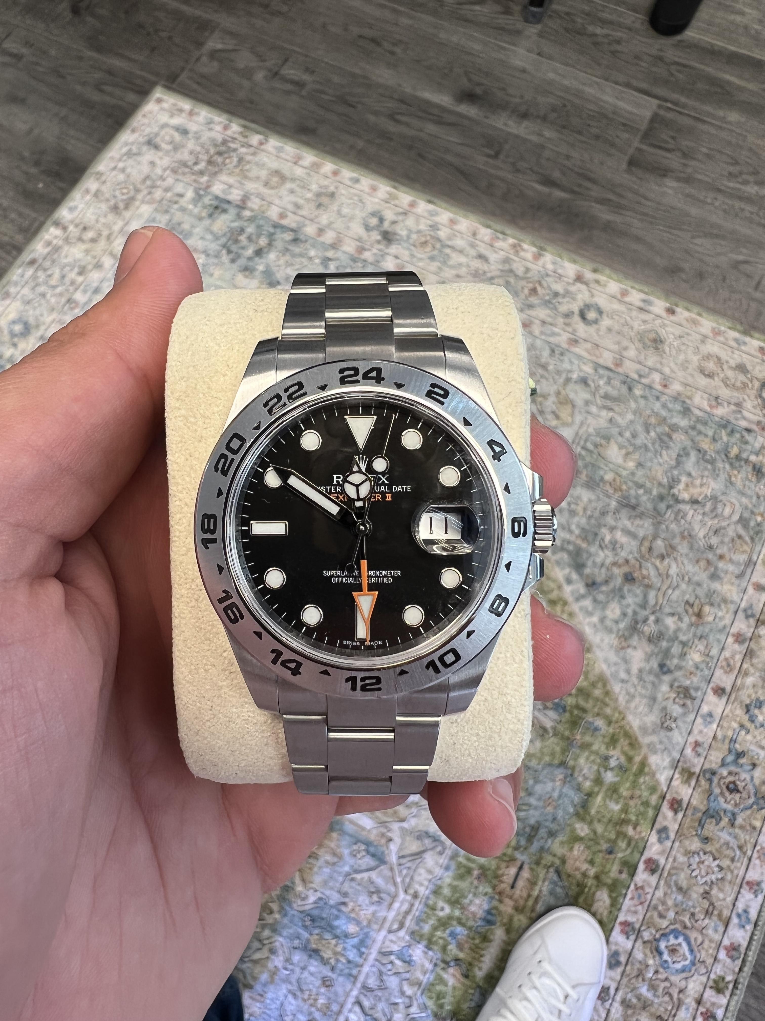 MARKE: Rolex
MODELL: Explorer II
AKTENZEICHEN: 216570
Größe: 42mm
GEHÄUSE: Rostfreier Stahl
DIAL: Schwarz
BAND: Oyster Edelstahl
UHRWERK: Automatik

Sehr guter Zustand
Schachtel und Karte

Auf Wunsch wird nach dem Kauf ein aktuelles digitales