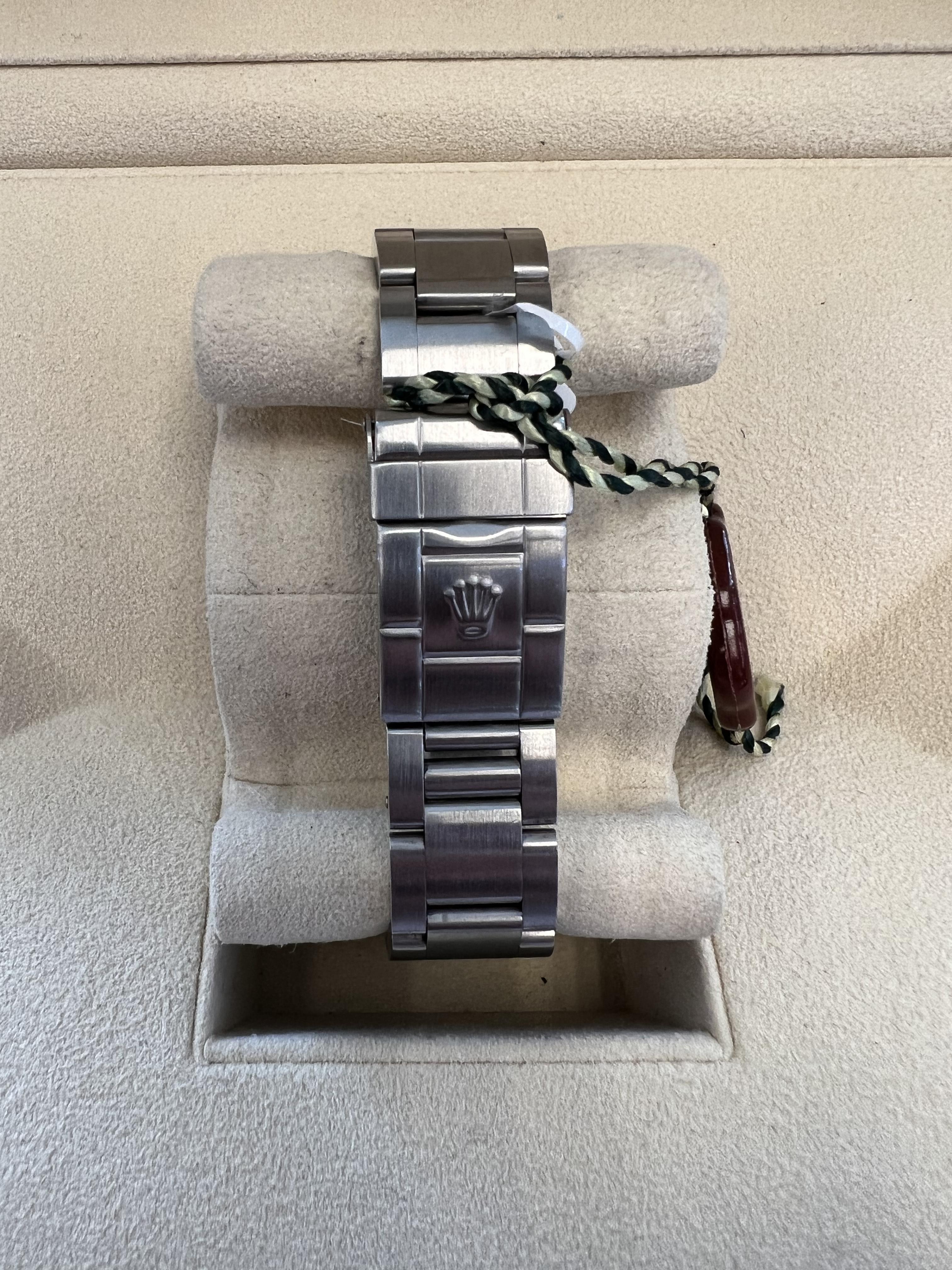 Rolex Explorer II Esfera Negra Caja y papeles en Excelente estado para la venta en BEVERLY HILLS, CA