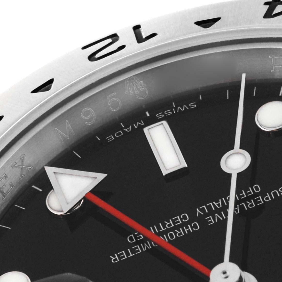 Rolex Explorer II Parachrom Hairspring Black Dial Steel Mens Watch 16570. Mouvement à remontage automatique certifié chronomètre avec spiral Parachrom Blue. Boîtier en acier inoxydable de 40 mm de diamètre. Logo Rolex sur la couronne. Lunette en