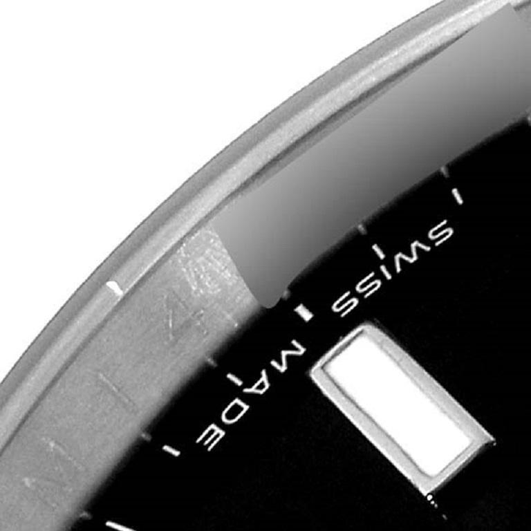Rolex Explorer II Parachrom Hairspring Steel Mens Watch 16570 Box Card. Mouvement à remontage automatique certifié chronomètre avec spiral Parachrom Blue. Boîtier en acier inoxydable de 40 mm de diamètre. Logo Rolex sur la couronne. Lunette en acier