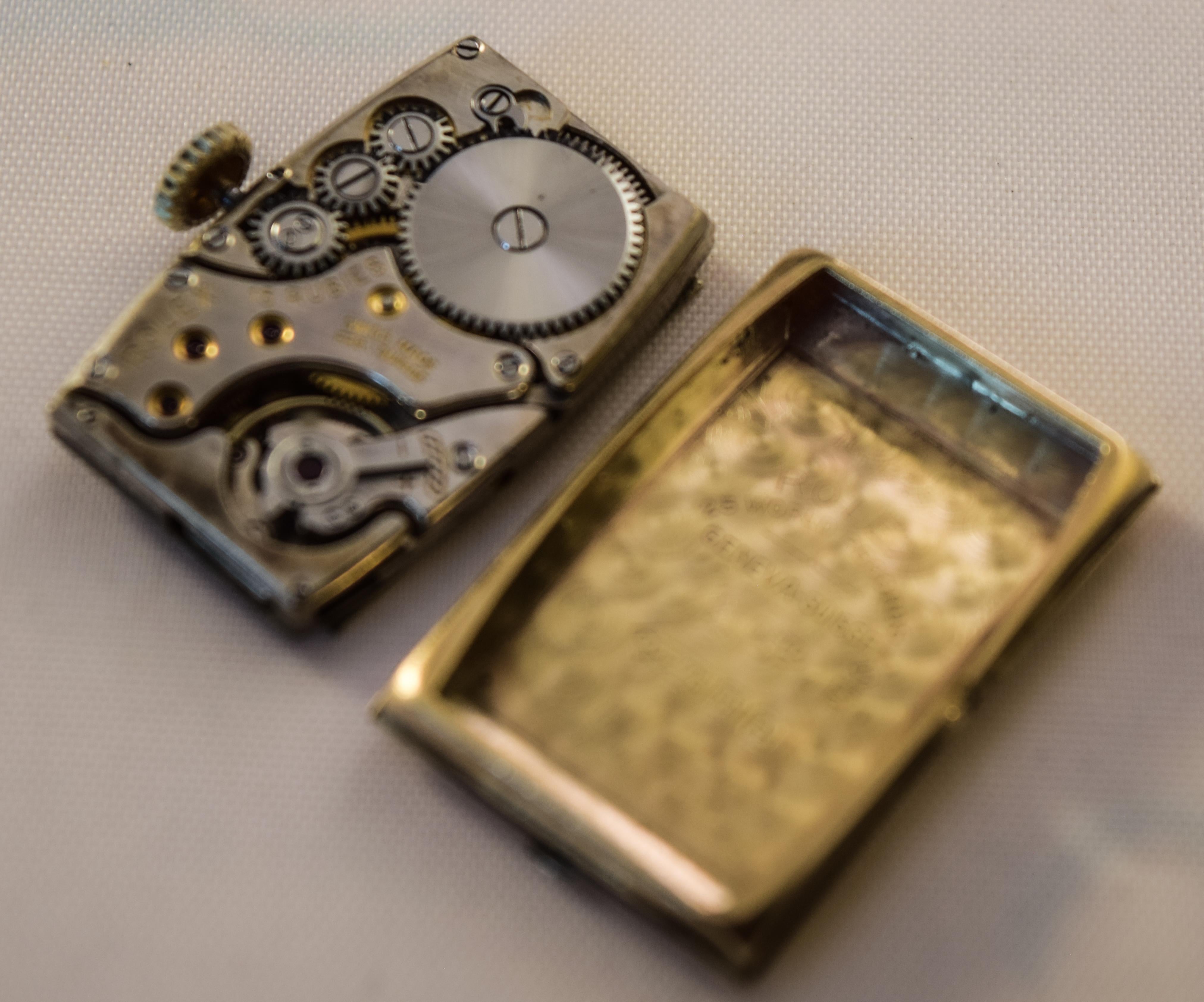 Rolex Äußerst seltene rechteckige Uhr aus massivem Gold 1930er Jahre im Angebot 7