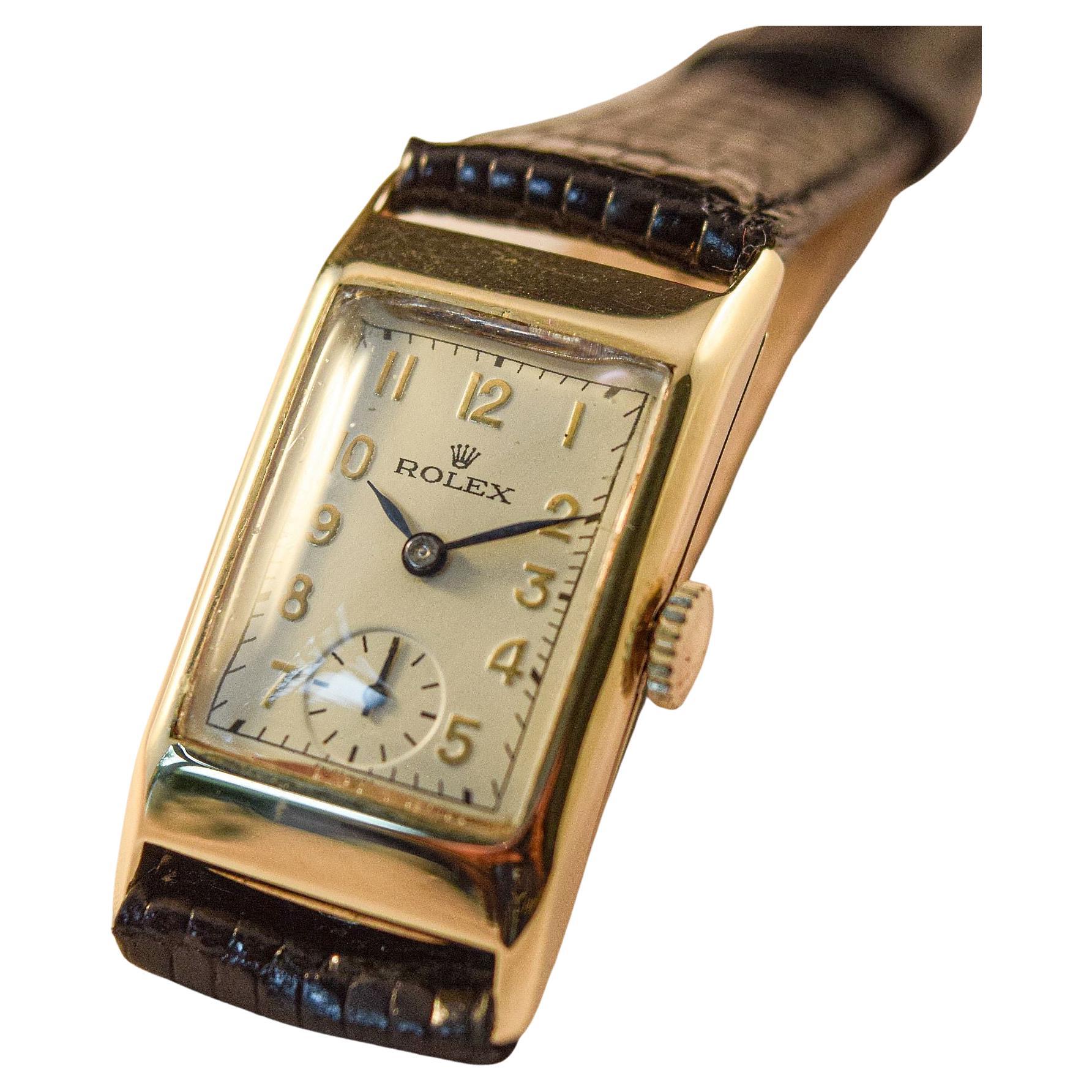 Rolex Montre rectangulaire extrêmement rare en or massif des années 1930 en vente
