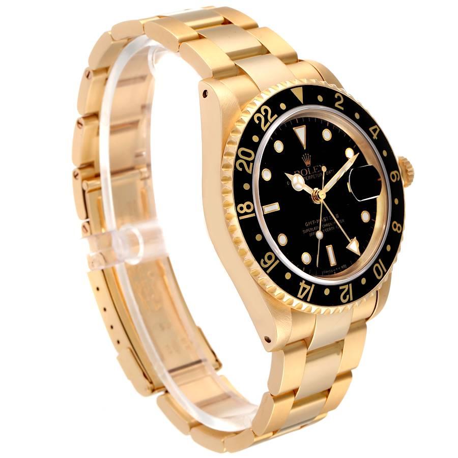 Rolex GMT Master 18K Gelbgold Schwarzes Zifferblatt Herrenuhr 16718 Box Service Karte im Zustand „Hervorragend“ im Angebot in Atlanta, GA
