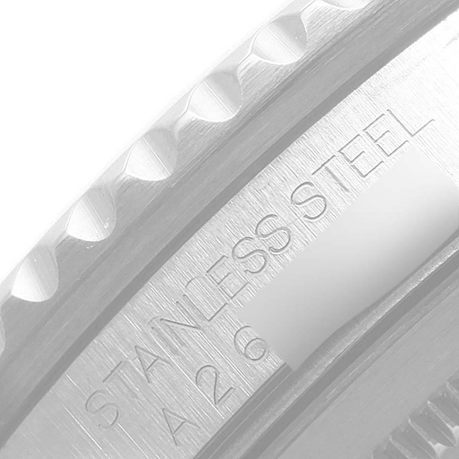 Rolex Montre GMT Master avec lunette noire automatique en acier pour hommes 16700, avec boîte et papiers d'origine Pour hommes en vente