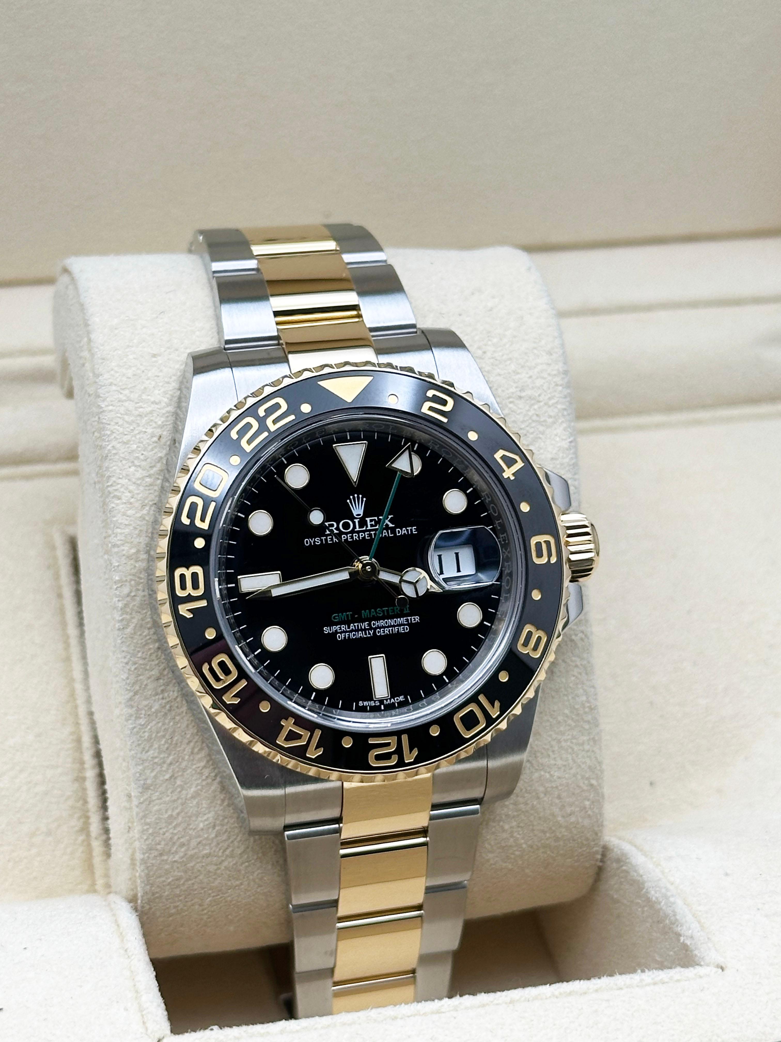 Rolex GMT Master II 116713 en céramique noire et or jaune 18 carats, boîte en acier inoxydable 40 mm Excellent état - En vente à San Diego, CA