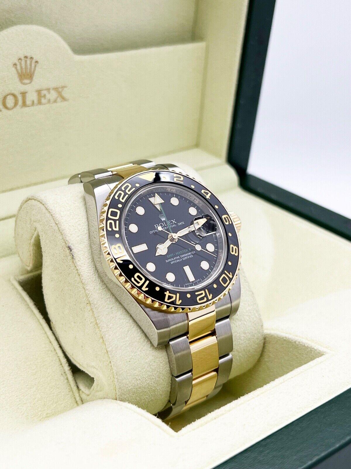 Rolex GMT Master II 116713 Schwarzes Zifferblatt 18K Gelbgold Edelstahl Box Papier im Zustand „Hervorragend“ in San Diego, CA