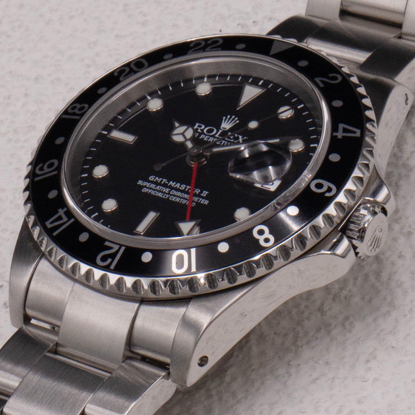 Rolex GMT Master II 16710 Edelstahl Herrenuhr Box Papiere im Zustand „Hervorragend“ im Angebot in Great Neck, NY