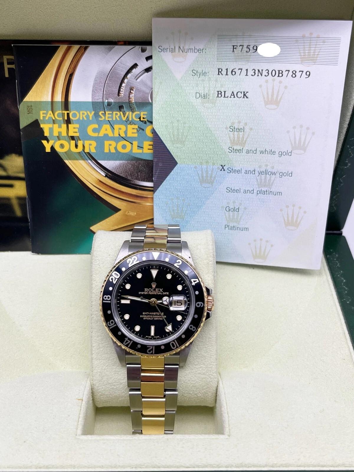 Stilnummer: 16713

 

Seriennummer: F759***


Jahr: 2006

 

Modell: Rolex GMT-Master II

 

MATERIAL des Gehäuses: Rostfreier Stahl 



Band: 18K Gelbgold & Edelstahl

 

Lünette: Schwarz

 

Zifferblatt: Schwarz

 

Gesicht: Saphirglas

