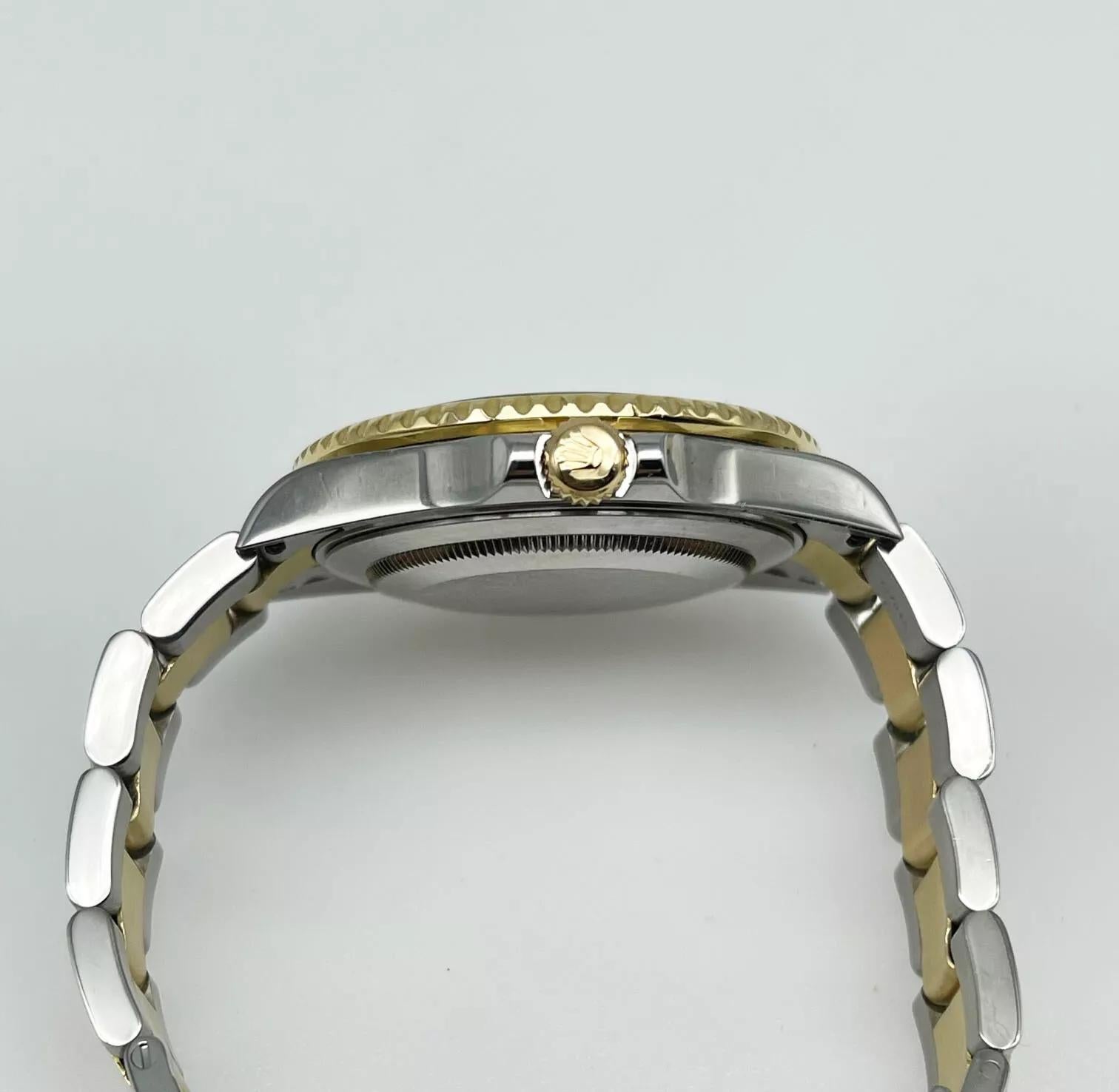 Rolex GMT Master II 16713 Schwarzes Zifferblatt 18K Gelbgold Stahl 40mm Box Papier 2006 im Angebot 2