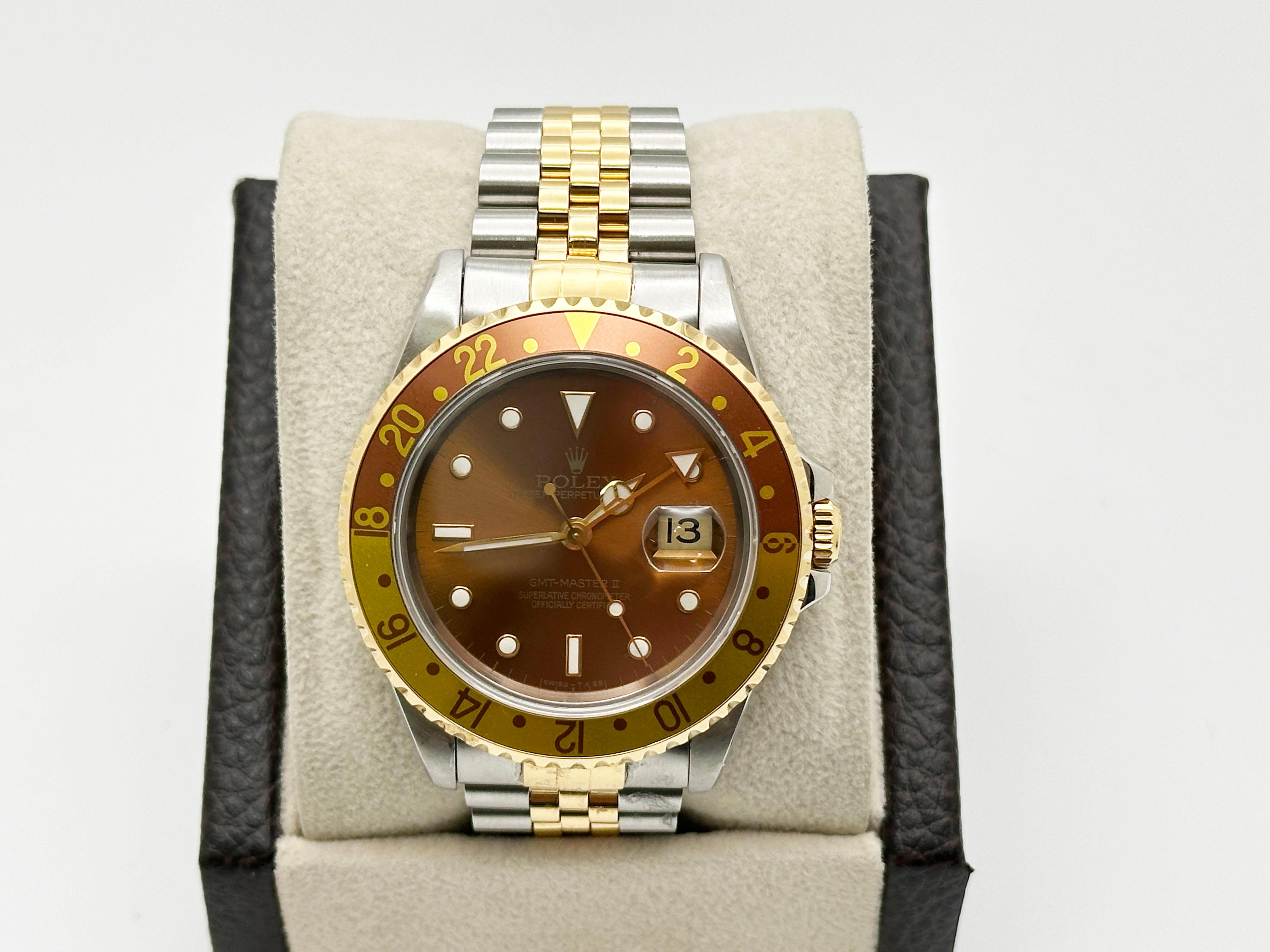 Rolex GMT Master II 16713 Root Beer 18K Gelbgold Edelstahl Box Papier im Zustand „Hervorragend“ im Angebot in San Diego, CA