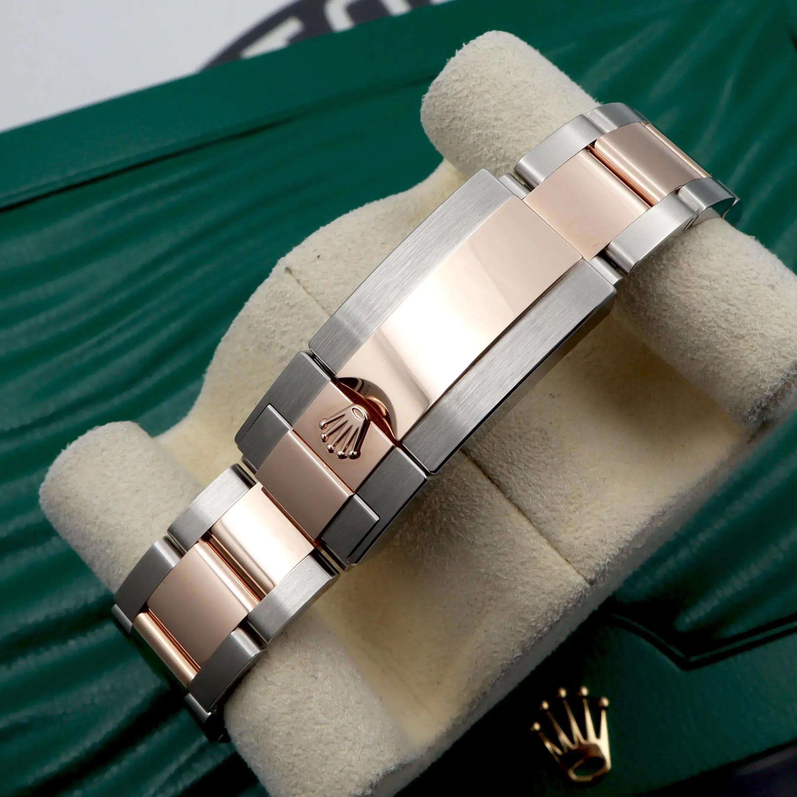 Rolex GMT-Master II 18K Roségold Stahl Schwarzes Zifferblatt Herrenuhr 126711CHNR im Angebot 3