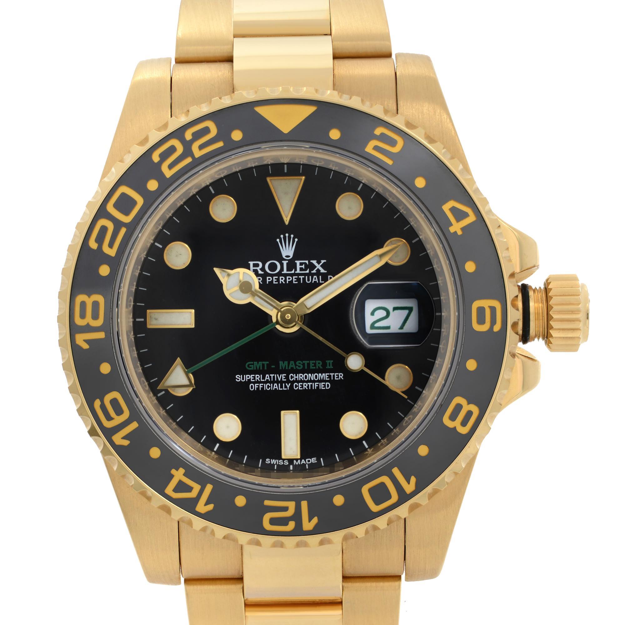 Pre Owned Rolex GMT-Master II 18K Yellow Gold Black Dial Automatic Men's Watch 116718LN. Les marqueurs de luminescence présentent de légères marques de saleté visibles sur les photos. Ce magnifique garde-temps a été produit en 2009 et est équipé