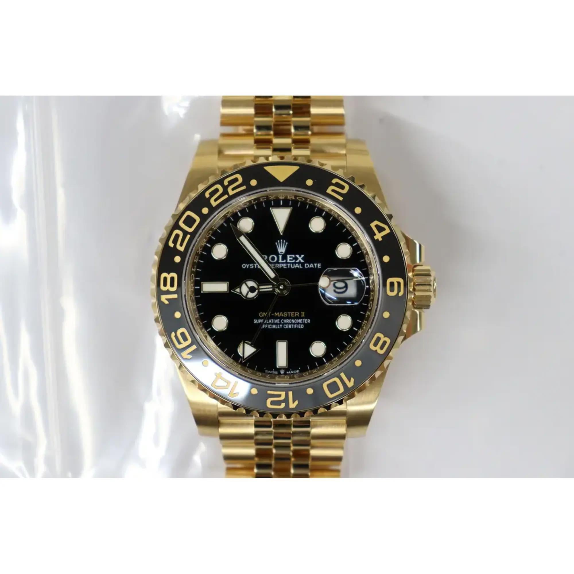 Pre-owned in mint condition. Comes with the original box and papers.