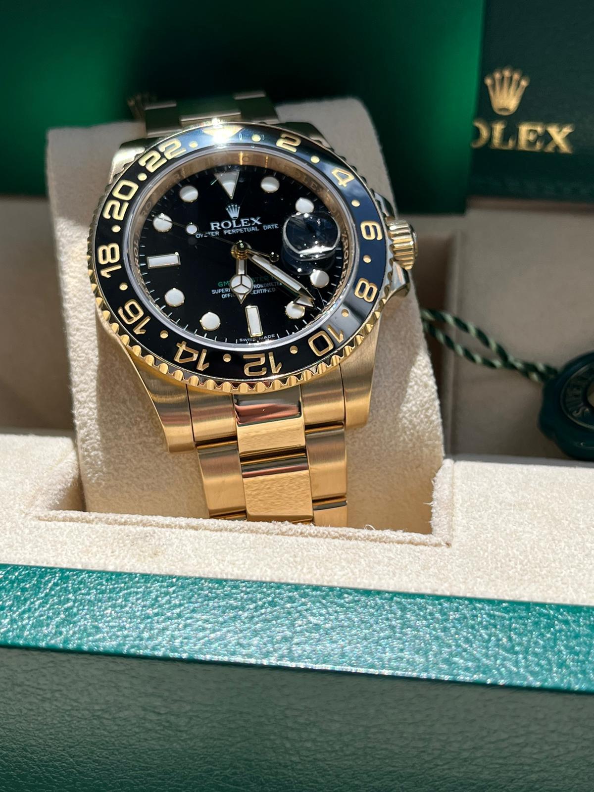 Montre homme Rolex GMT-Master II Oyster Automatic Black en or jaune 18 carats 116718 en vente 3