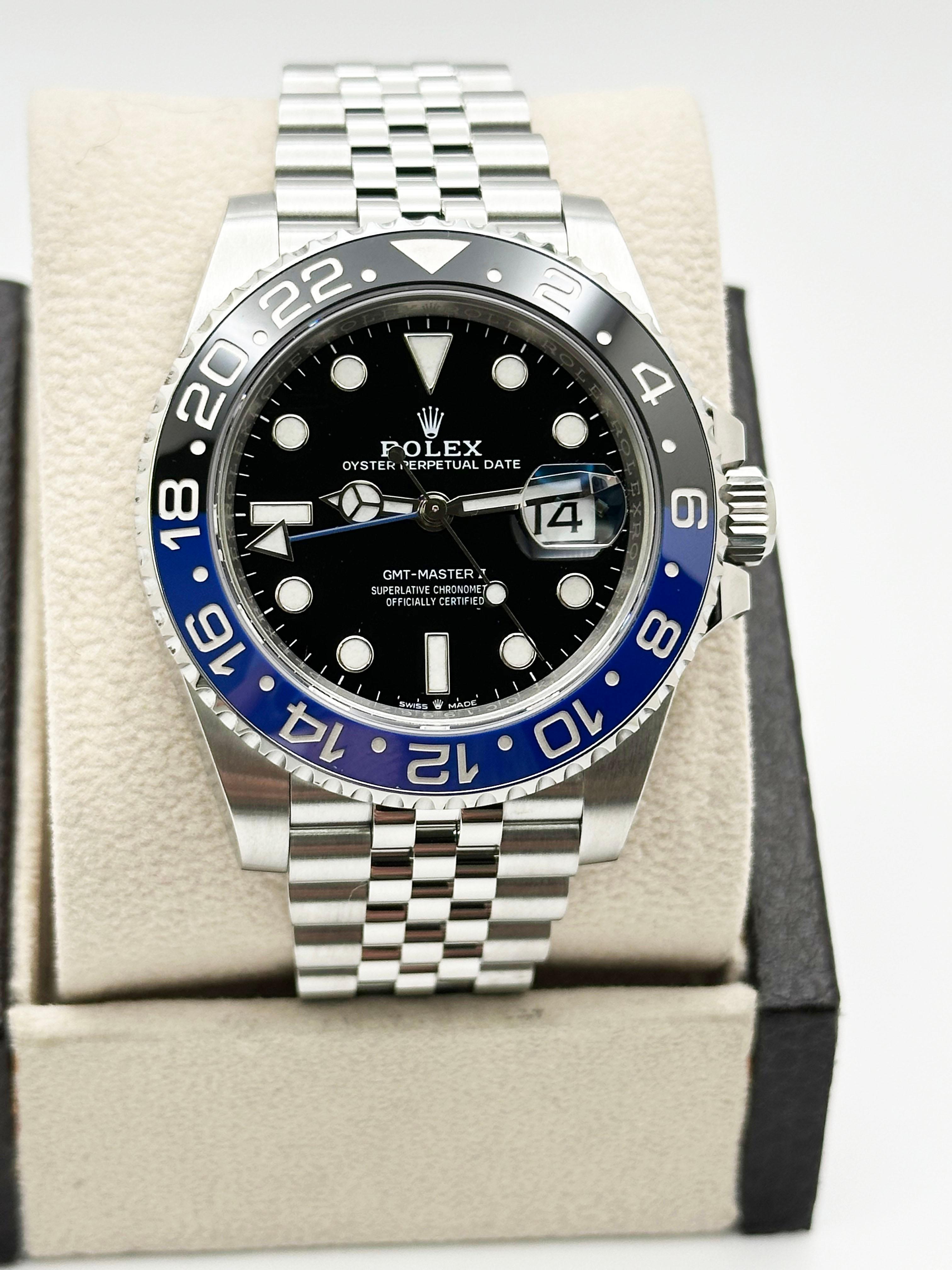 Numéro de style : 126710BLNR

Série : OC199***

Année : 2022
 
Modèle : Rolex GMT Master II - Batgirl
 
Matériau du boîtier : Acier inoxydable 
 
Bracelet : bracelet jubilé en acier inoxydable 
  
Lunette : Lunette en céramique noire et bleue