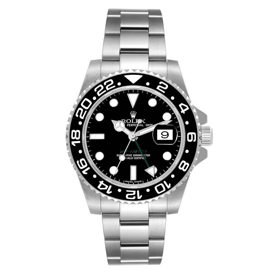 Rolex GMT Master II Schwarzes Zifferblatt Keramik Lünette Stahl Herrenuhr 116710 Box Card. Offiziell zertifiziertes Chronometerwerk mit automatischem Aufzug. Gehäuse aus Edelstahl mit einem Durchmesser von 40.0 mm. Rolex Logo auf der Krone.