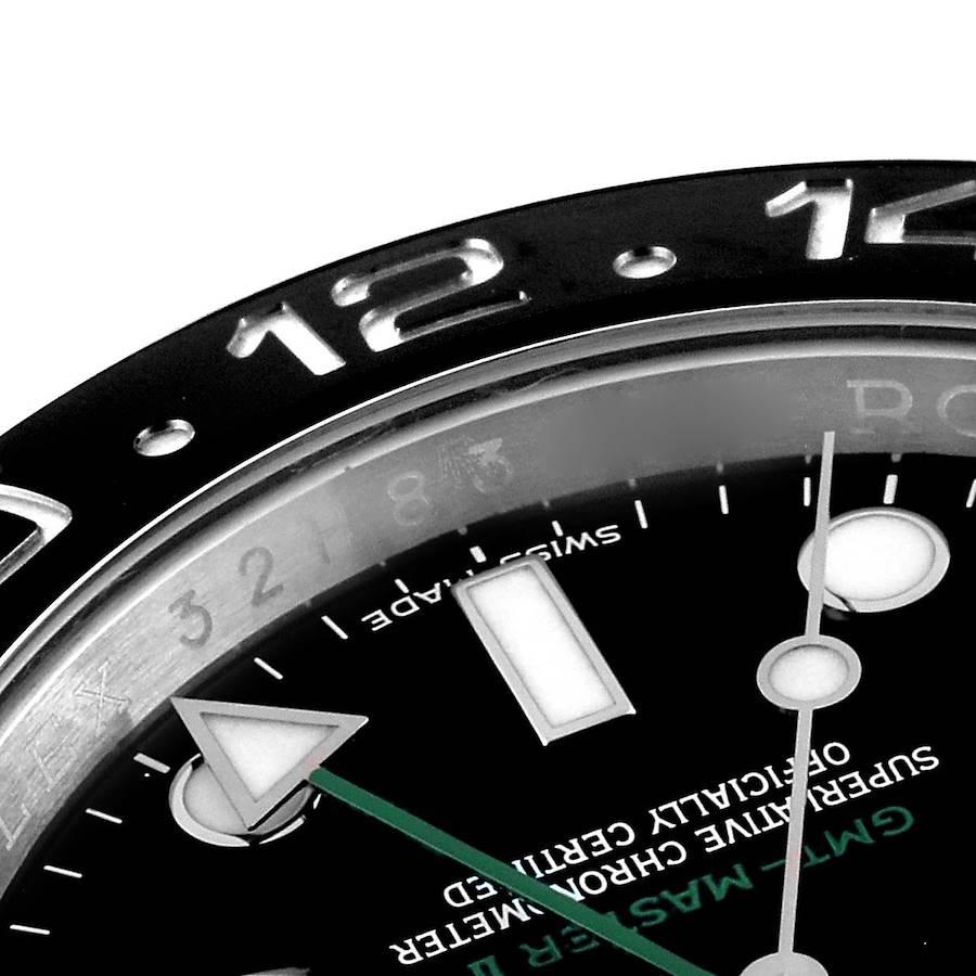 Rolex GMT Master II Schwarzes Zifferblatt Grüner Zeiger Stahl Herrenuhr 116710 Box Card im Zustand „Hervorragend“ in Atlanta, GA