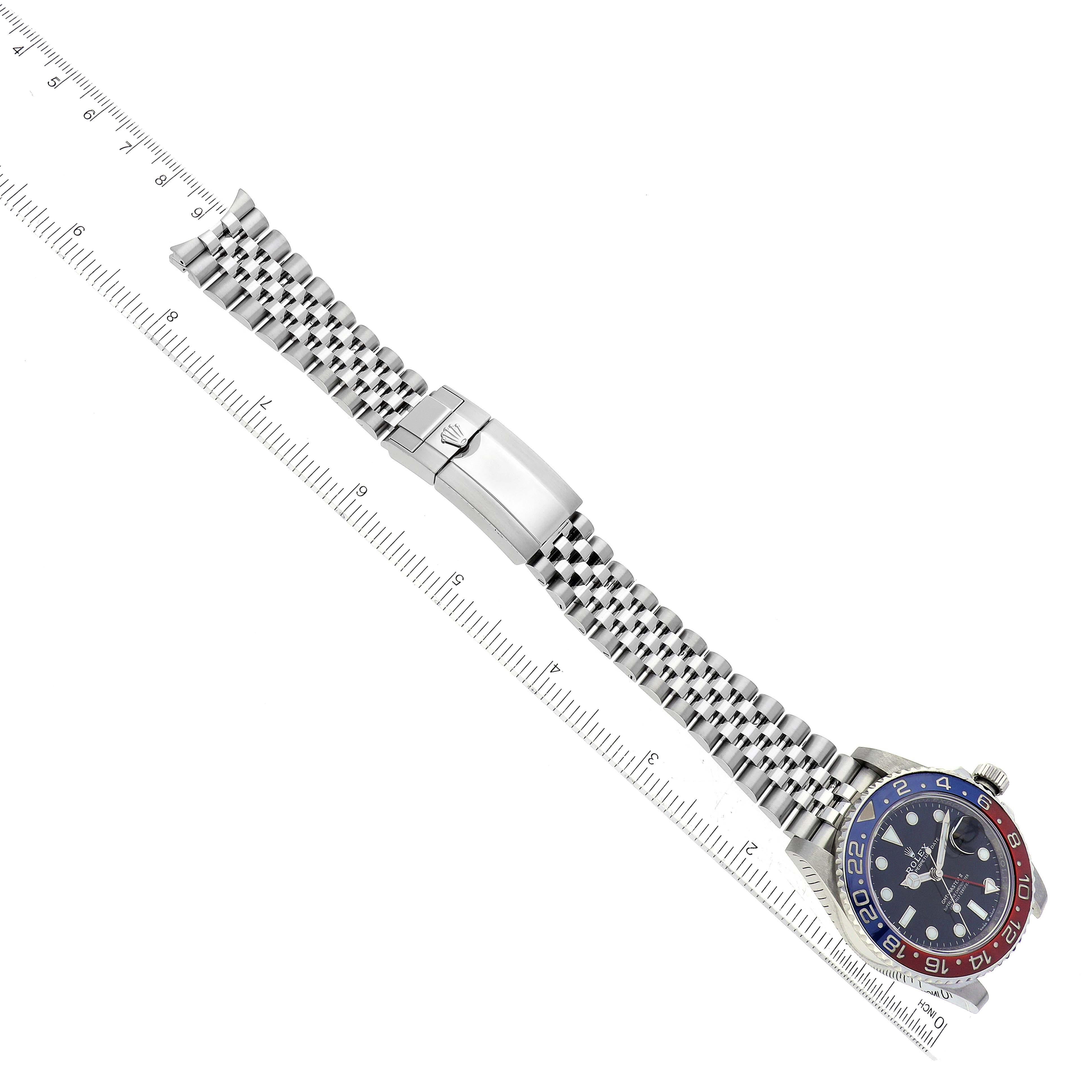 Rolex GMT Master II avec lunette Pepsi bleue et rouge, montre pour hommes 126710 en vente 7