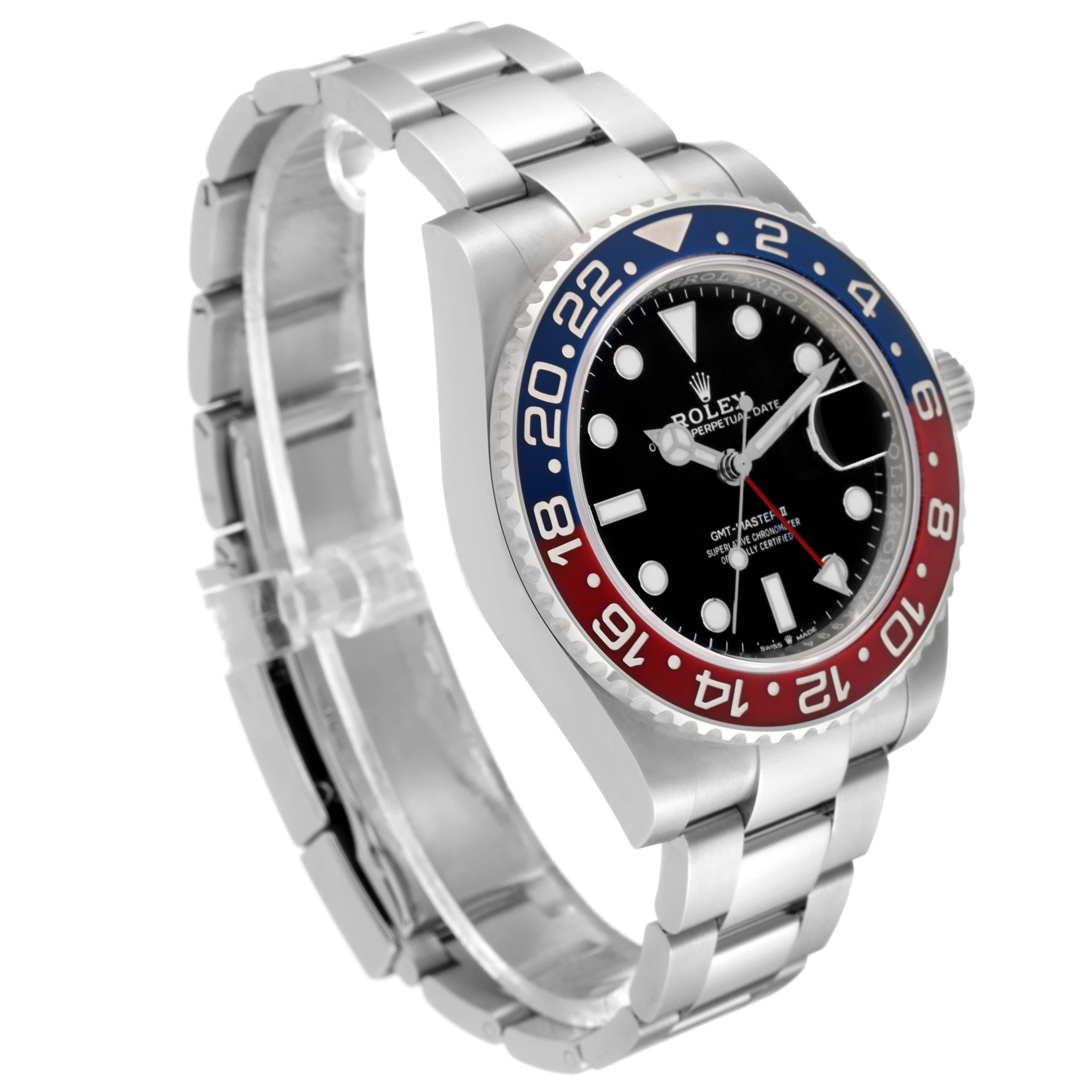Rolex GMT Master II avec lunette Pepsi bleue et rouge, montre pour hommes 126710 non portée en vente 3